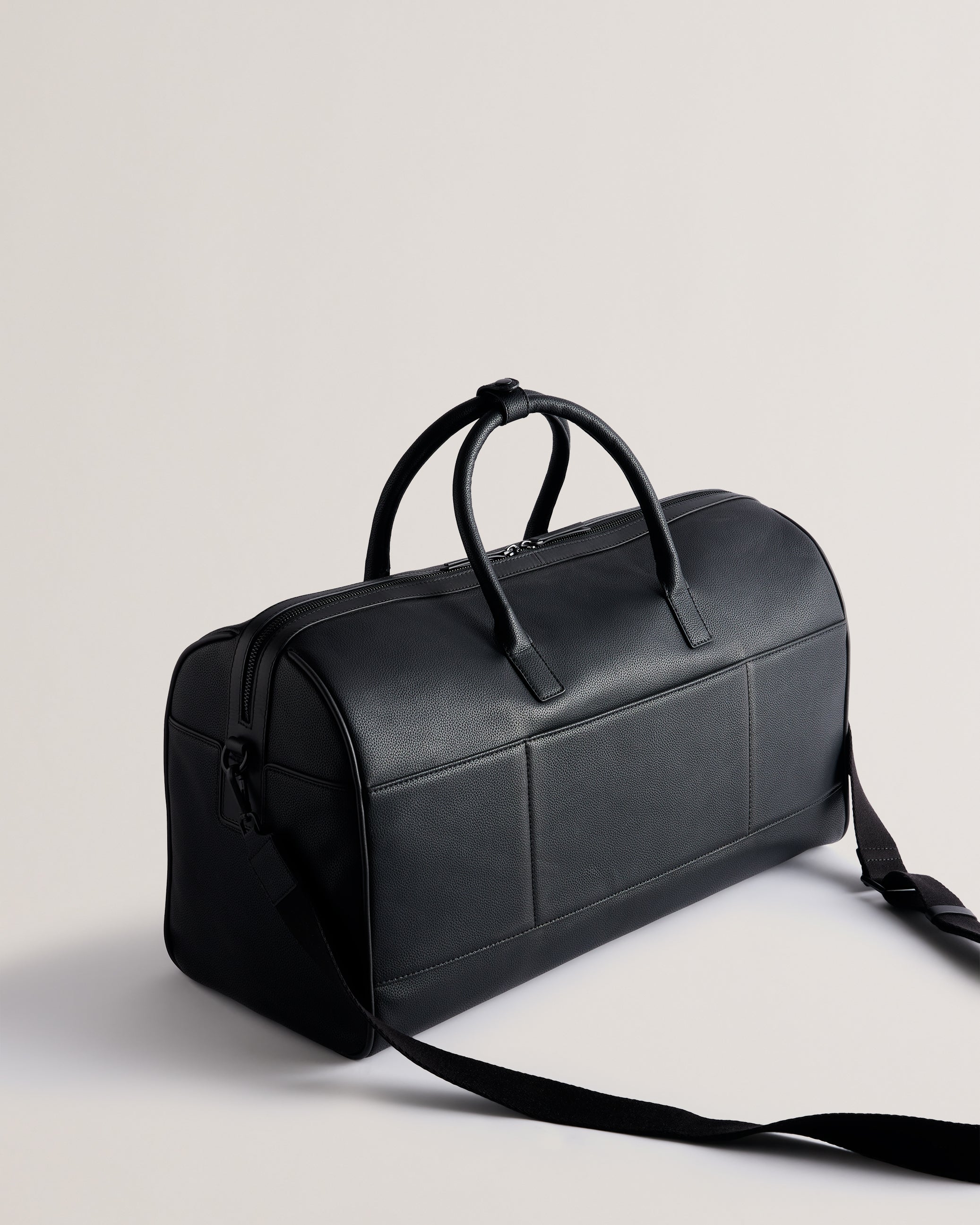 Landers Recycled Leather Holdall Black