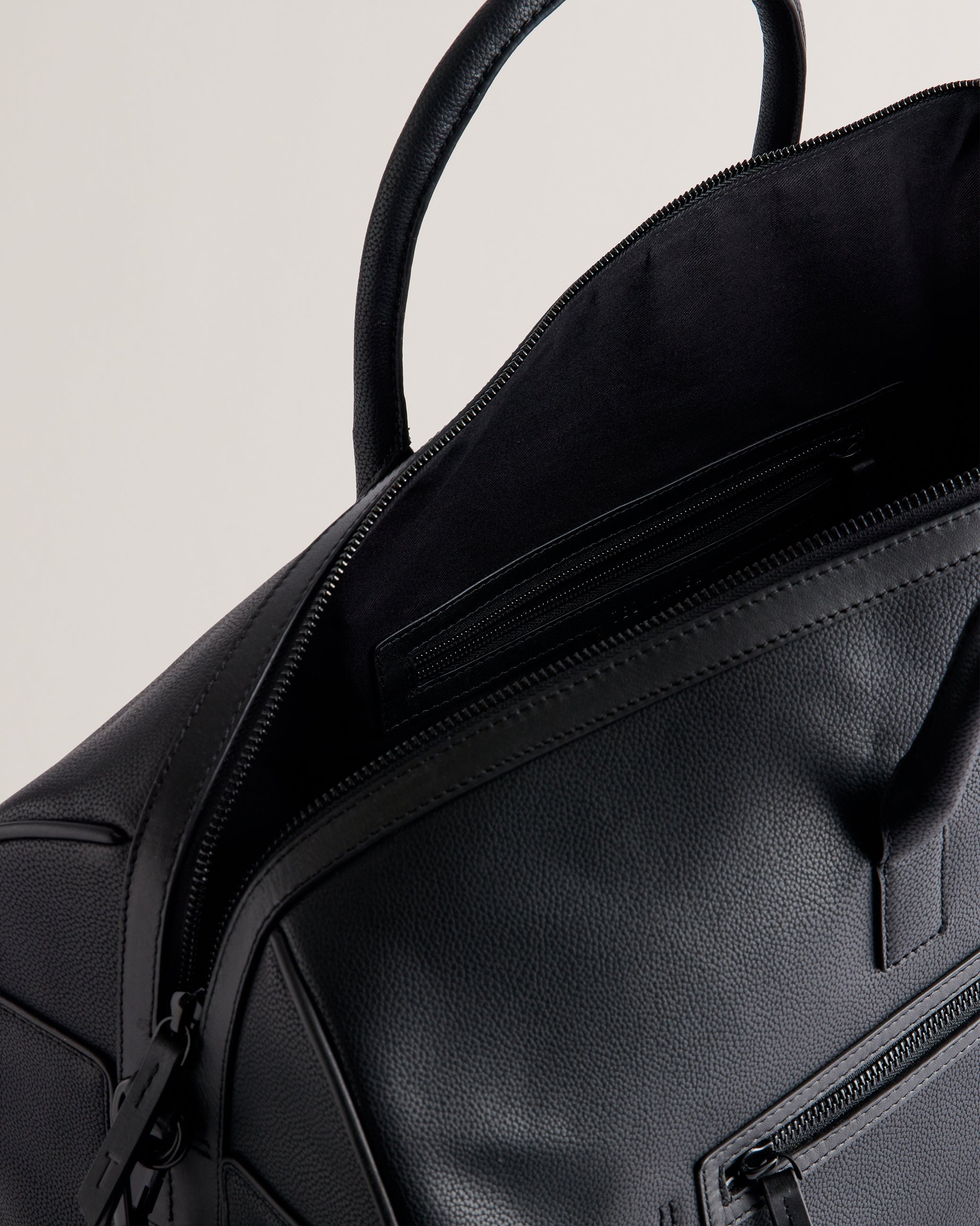 Landers Recycled Leather Holdall Black