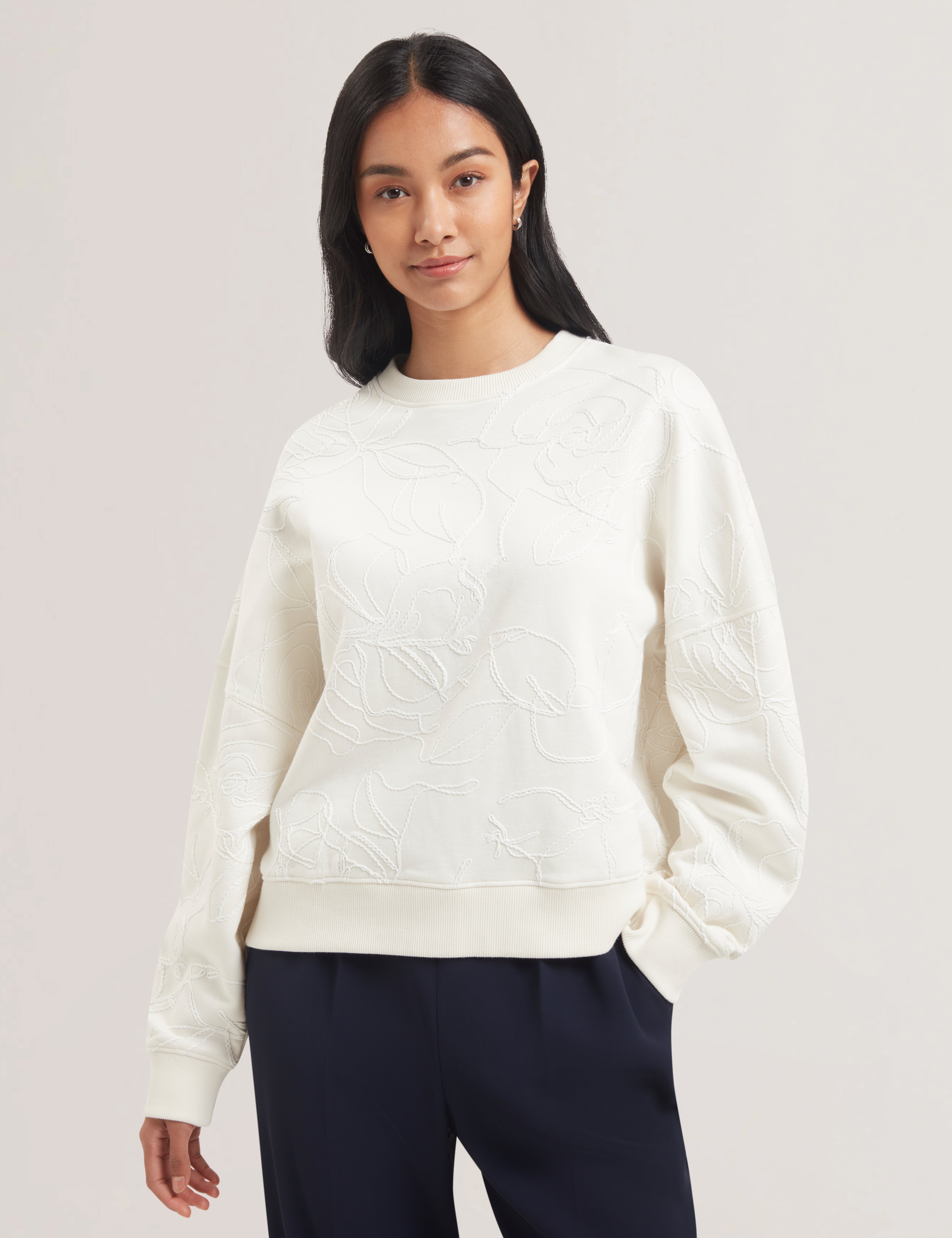 Jjosiee Floral Embroidered Long Sleeve Sweatshirt Ivory