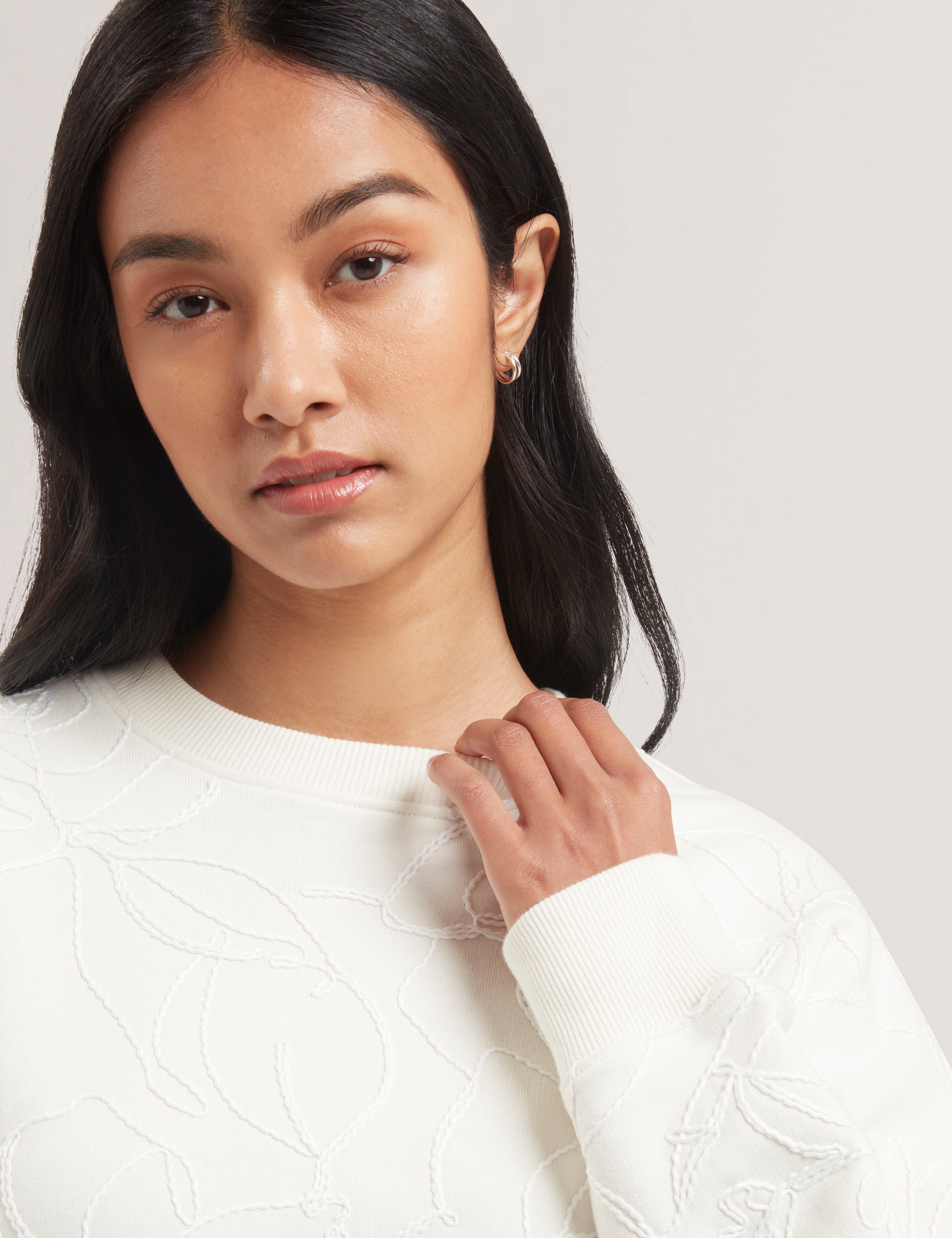 Jjosiee Floral Embroidered Long Sleeve Sweatshirt Ivory