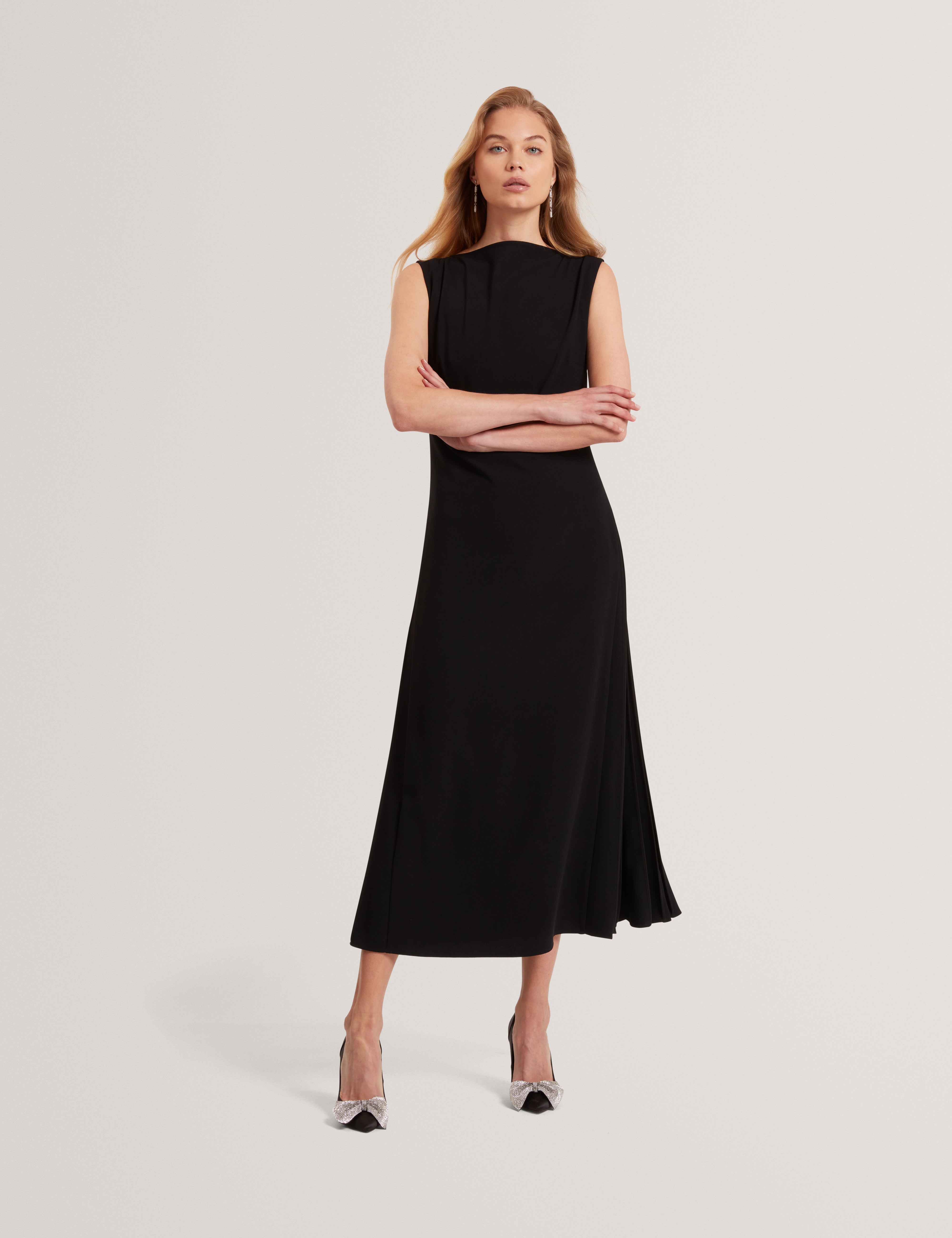 Dahrcy Sleeveless Midi Dress With Pleat Detail Black