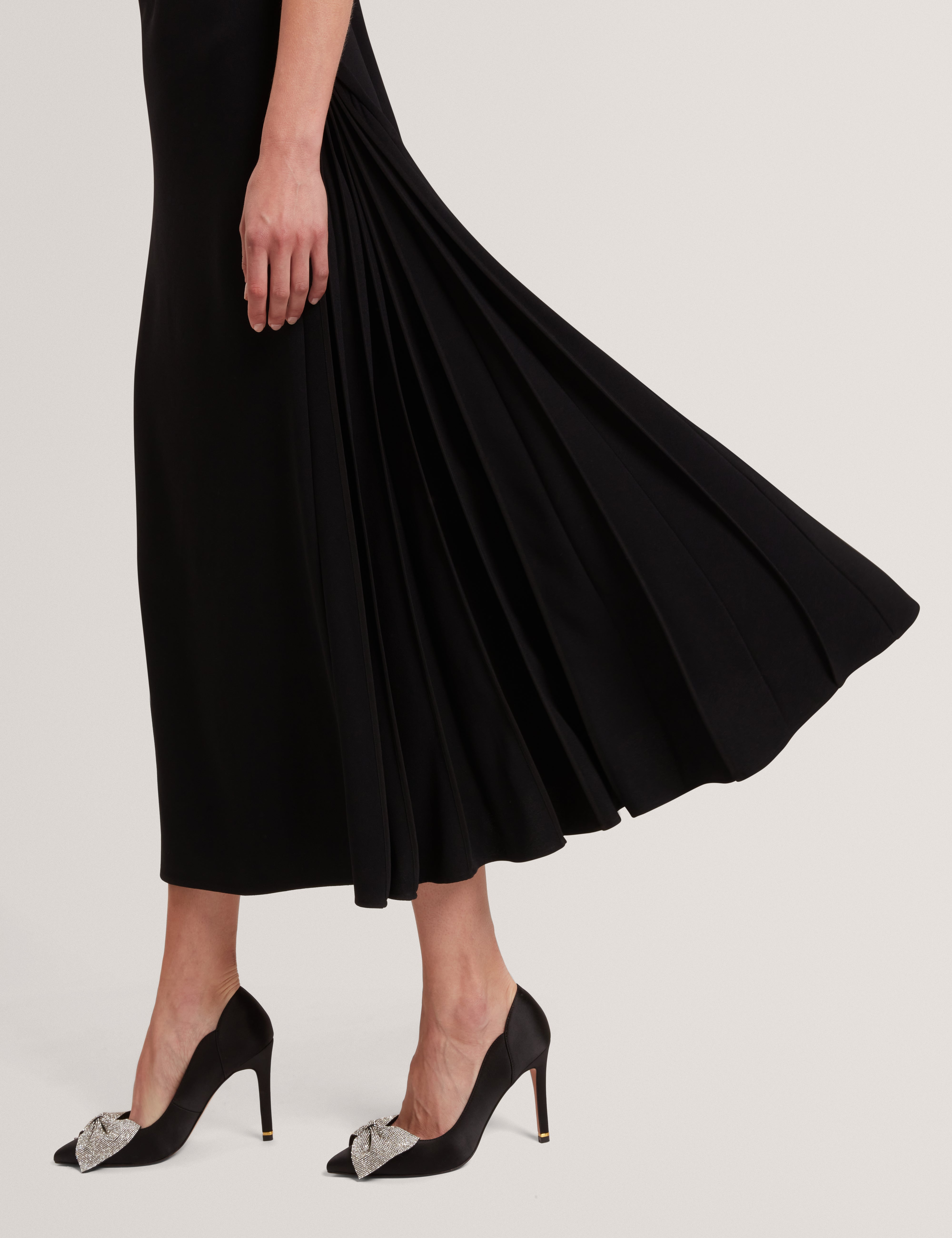 Dahrcy Sleeveless Midi Dress With Pleat Detail Black