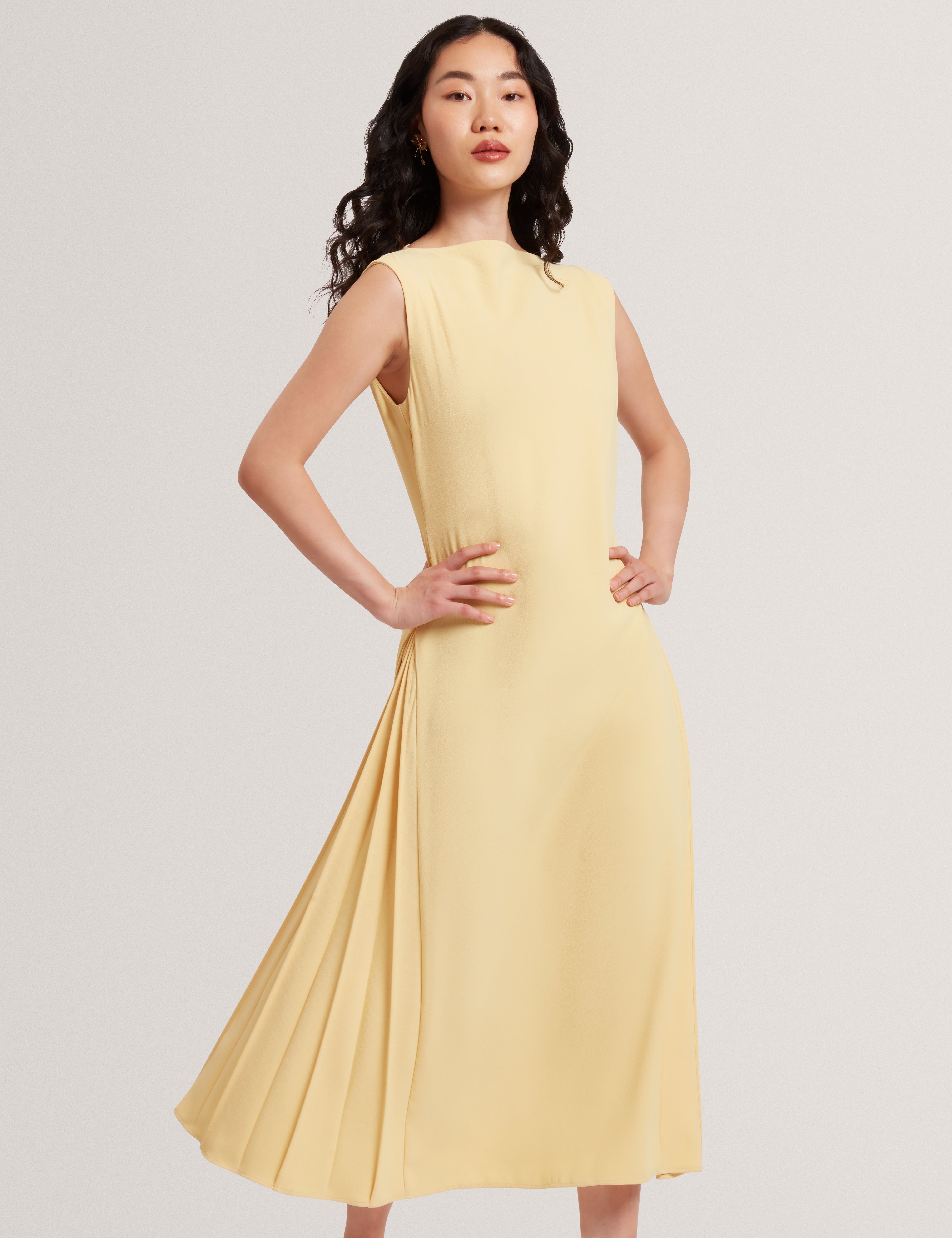 Dahrcy Sleeveless Midi Dress With Pleat Detail Lt-Yellow