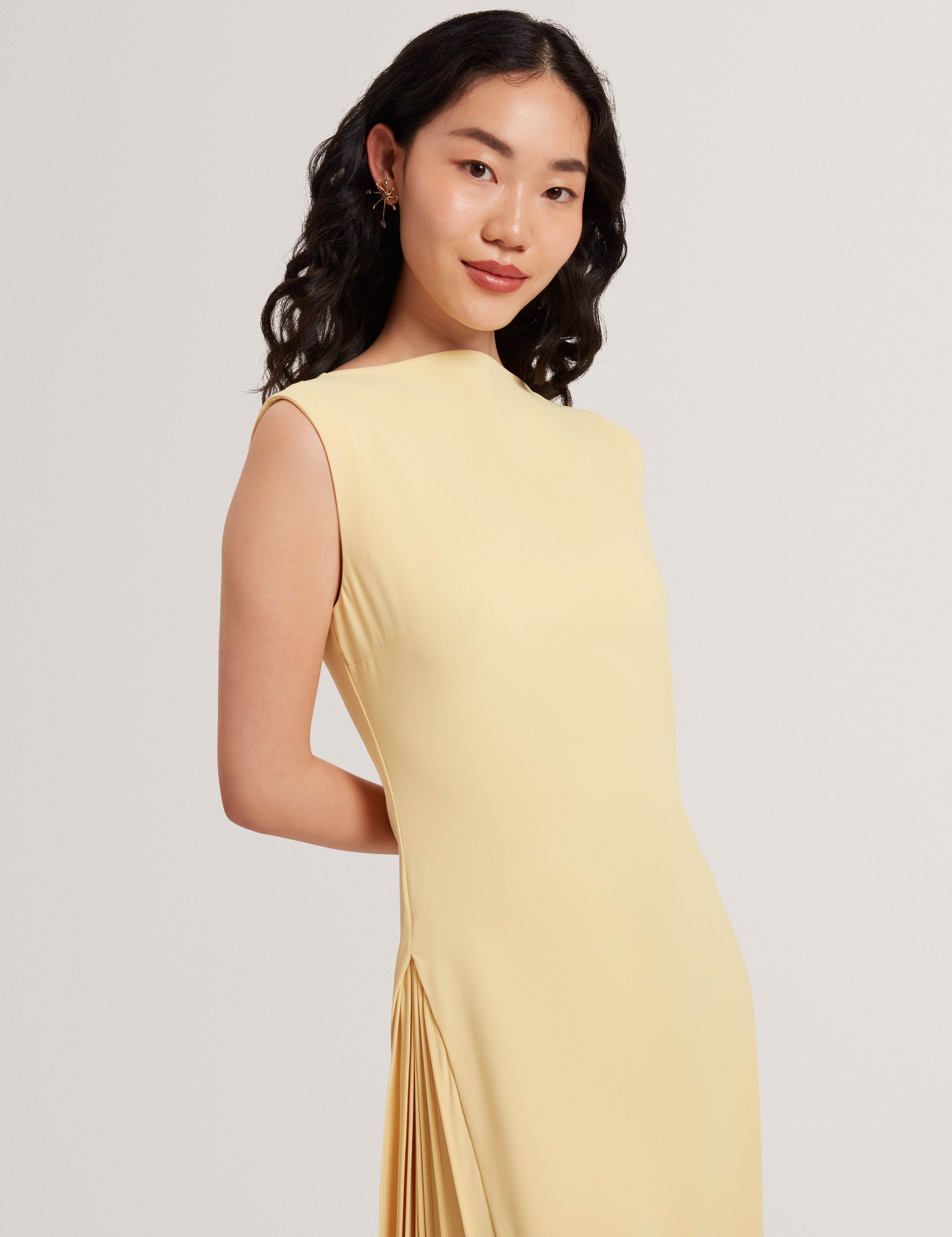 Dahrcy Sleeveless Midi Dress With Pleat Detail Lt-Yellow