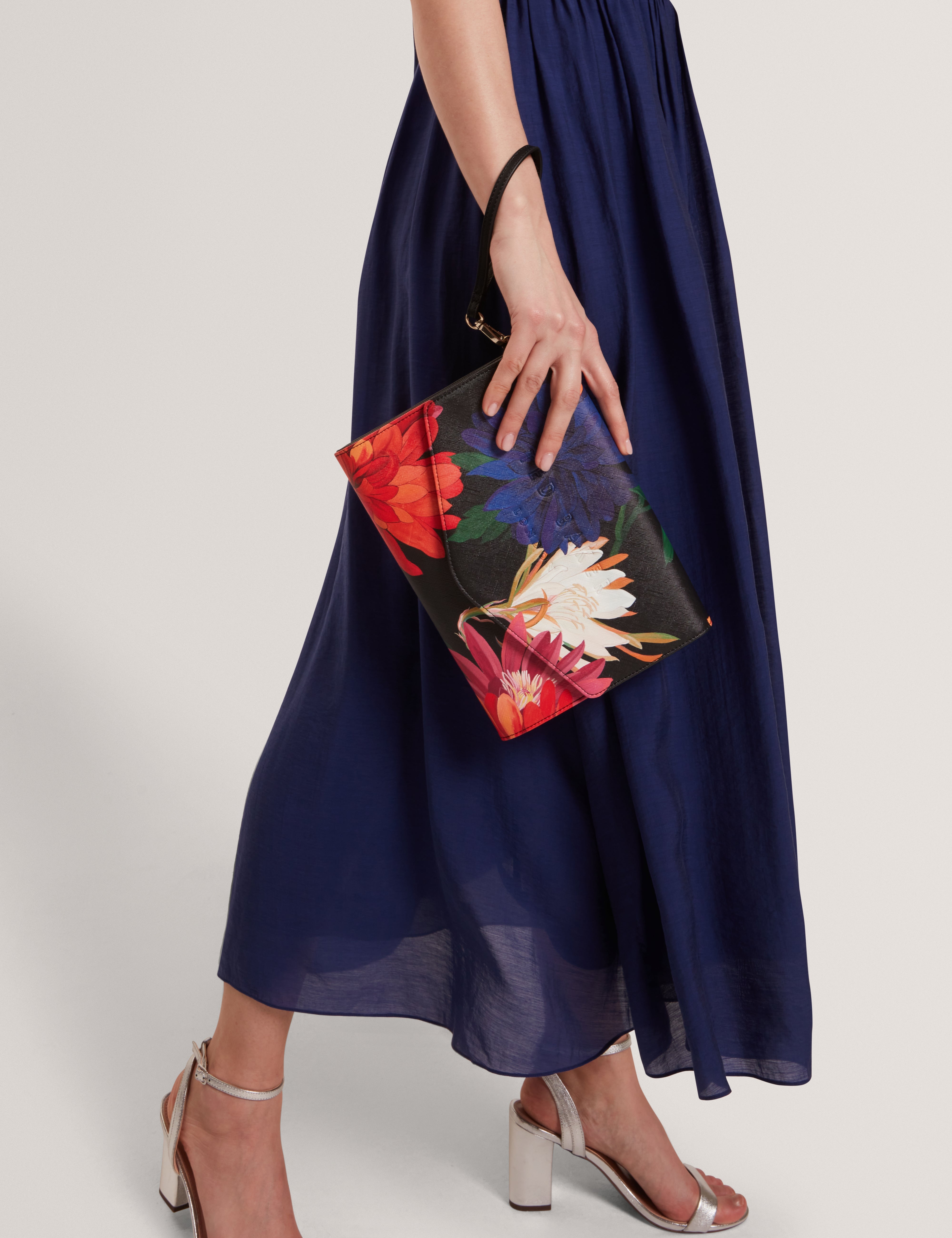 Amarsay Printed Dahlia Icon Envelope Pouch Black
