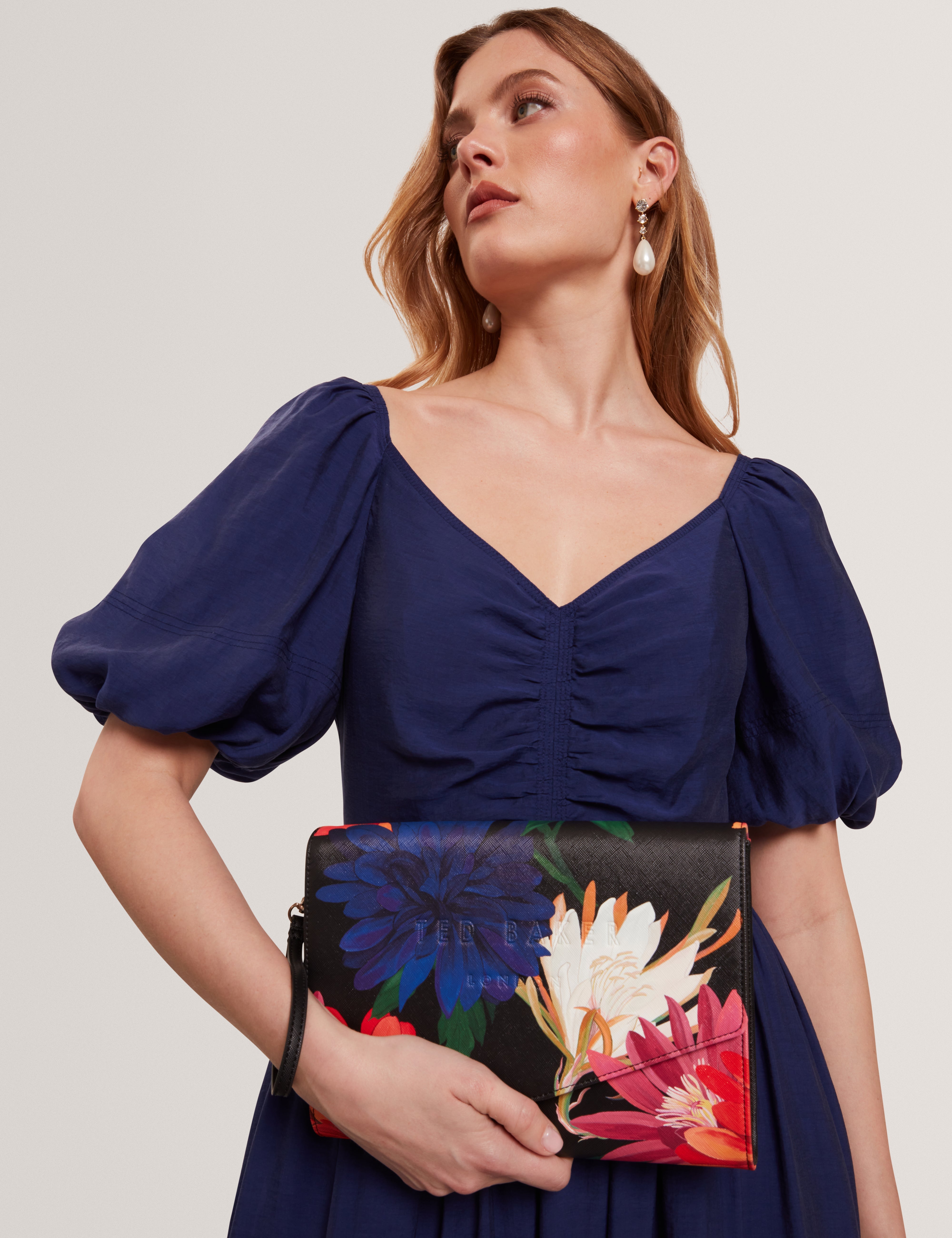 Amarsay Printed Dahlia Icon Envelope Pouch Black