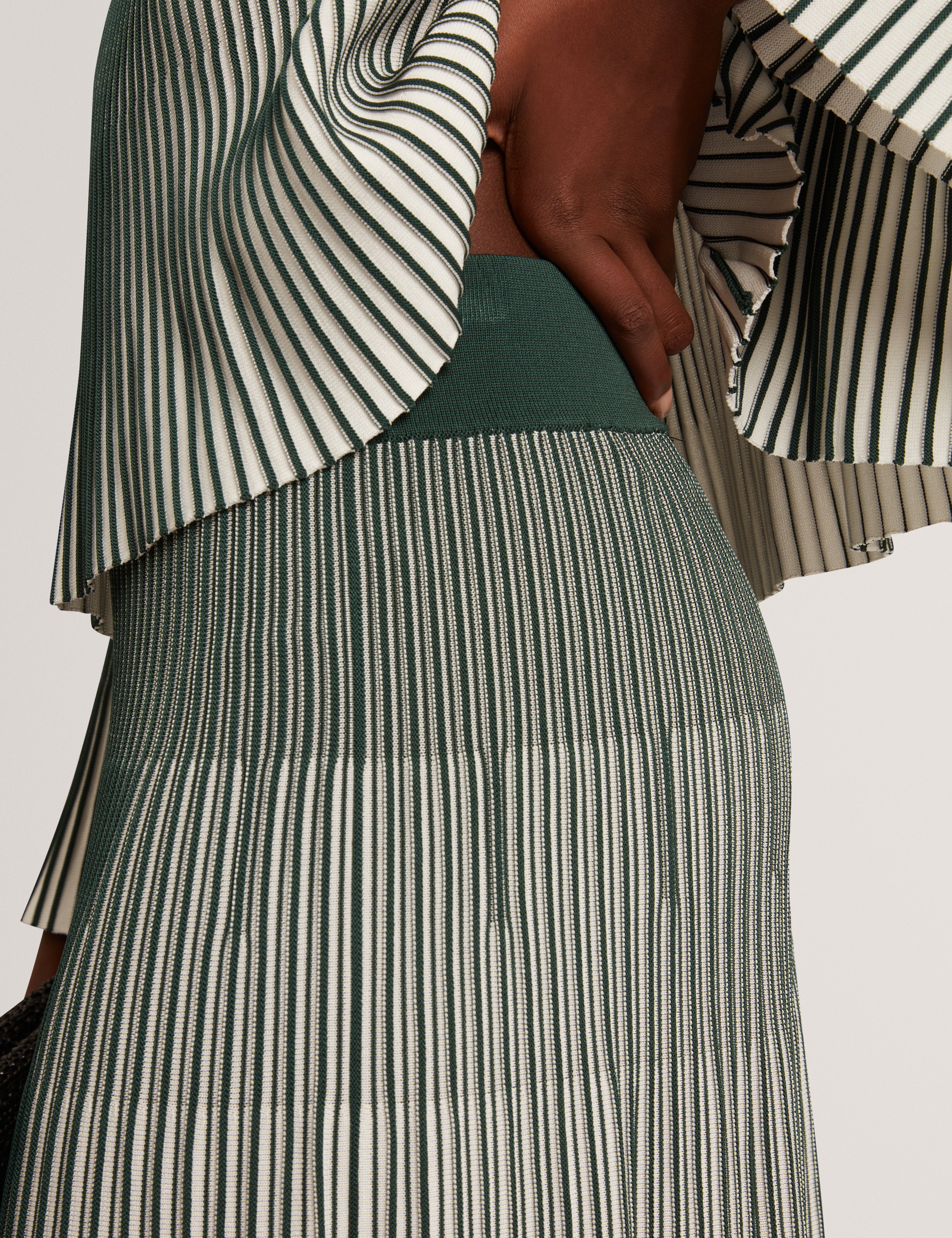Jenavia Textured Stripe Knitted Midi Skirt Dk-Green