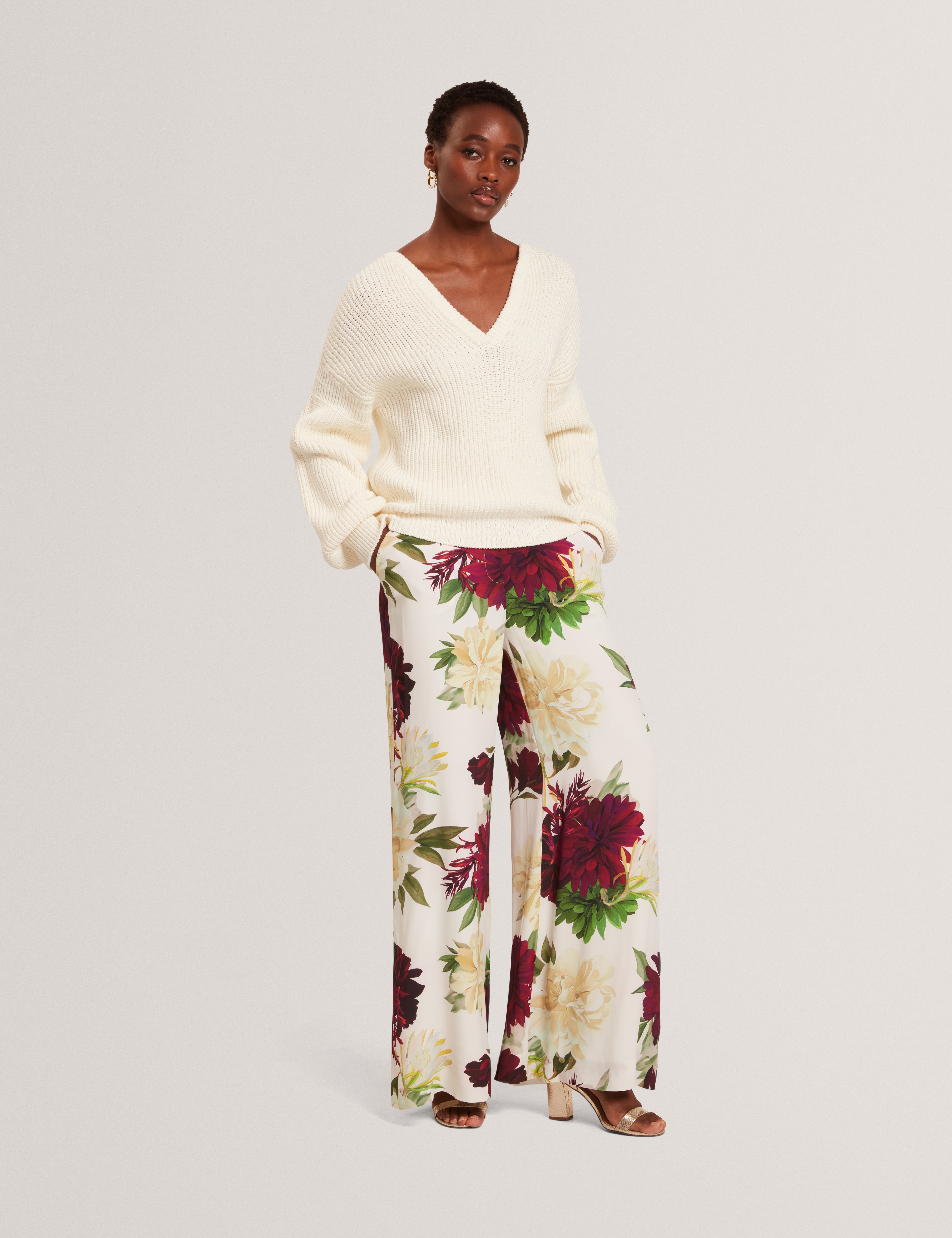 Velmee Cotton Blend V Neck Sweater White
