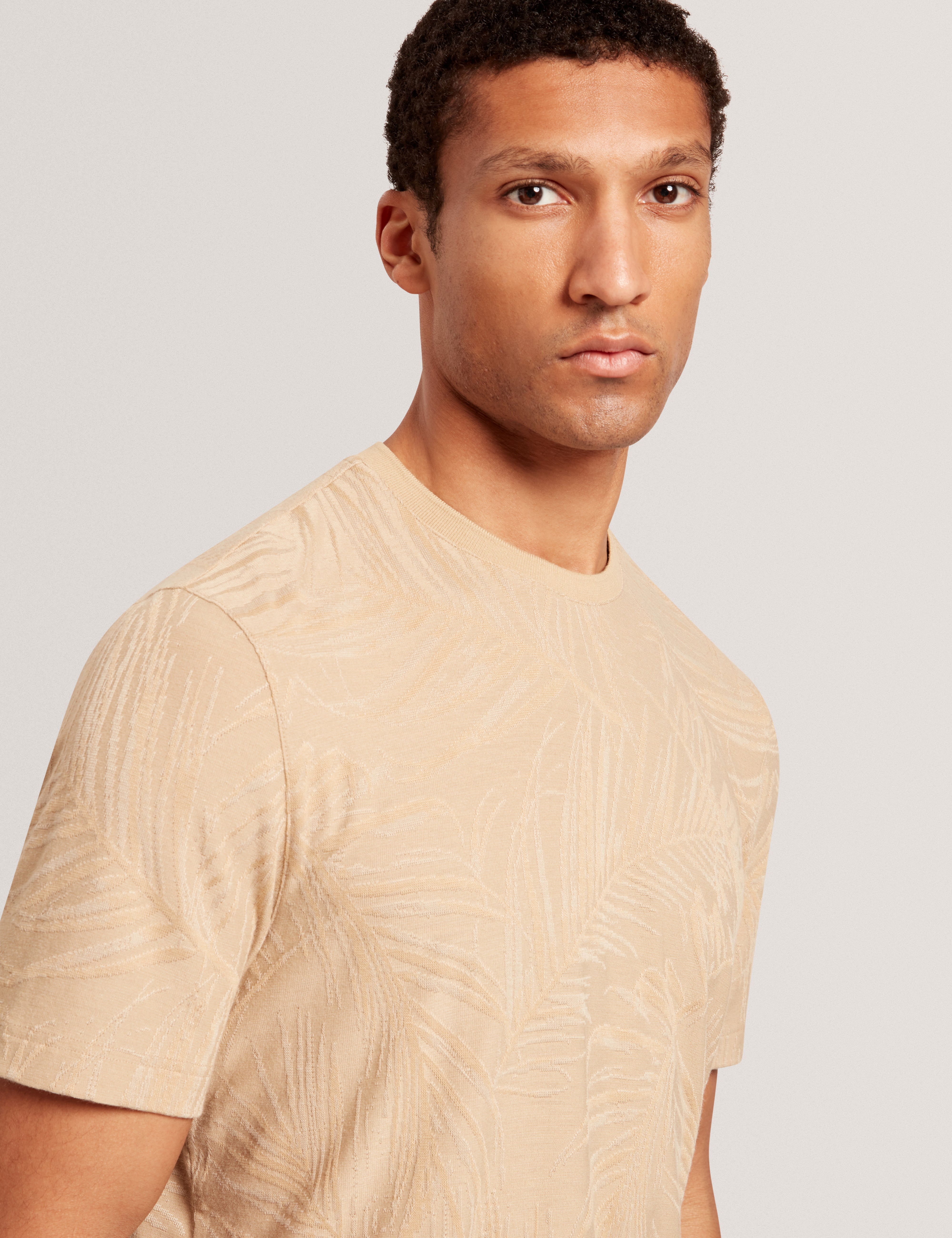 Jessper Short Sleeve Regular Jacquard Leaf T-Shirt Beige