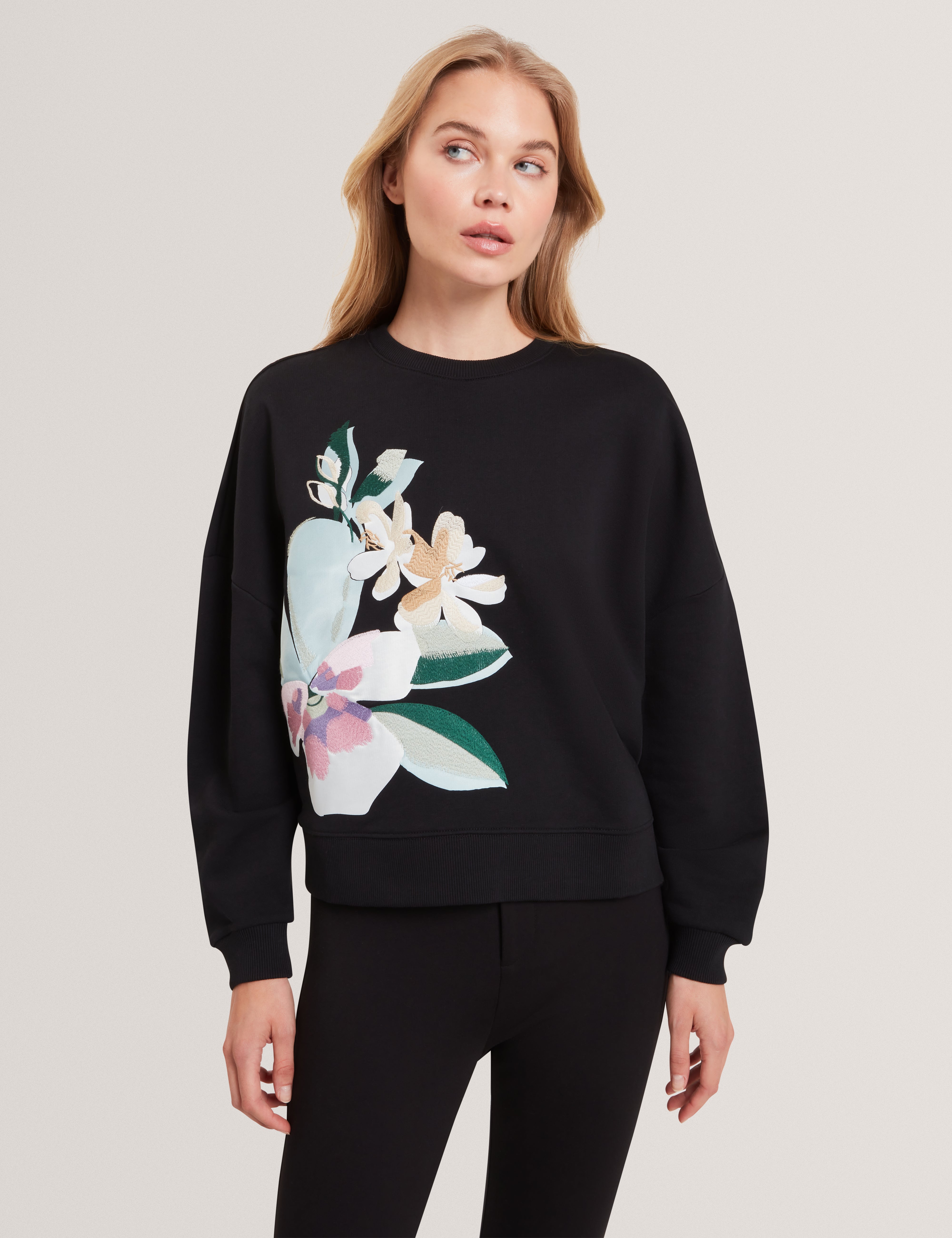 Brookla Printed Embroidered Sweatshirt Black
