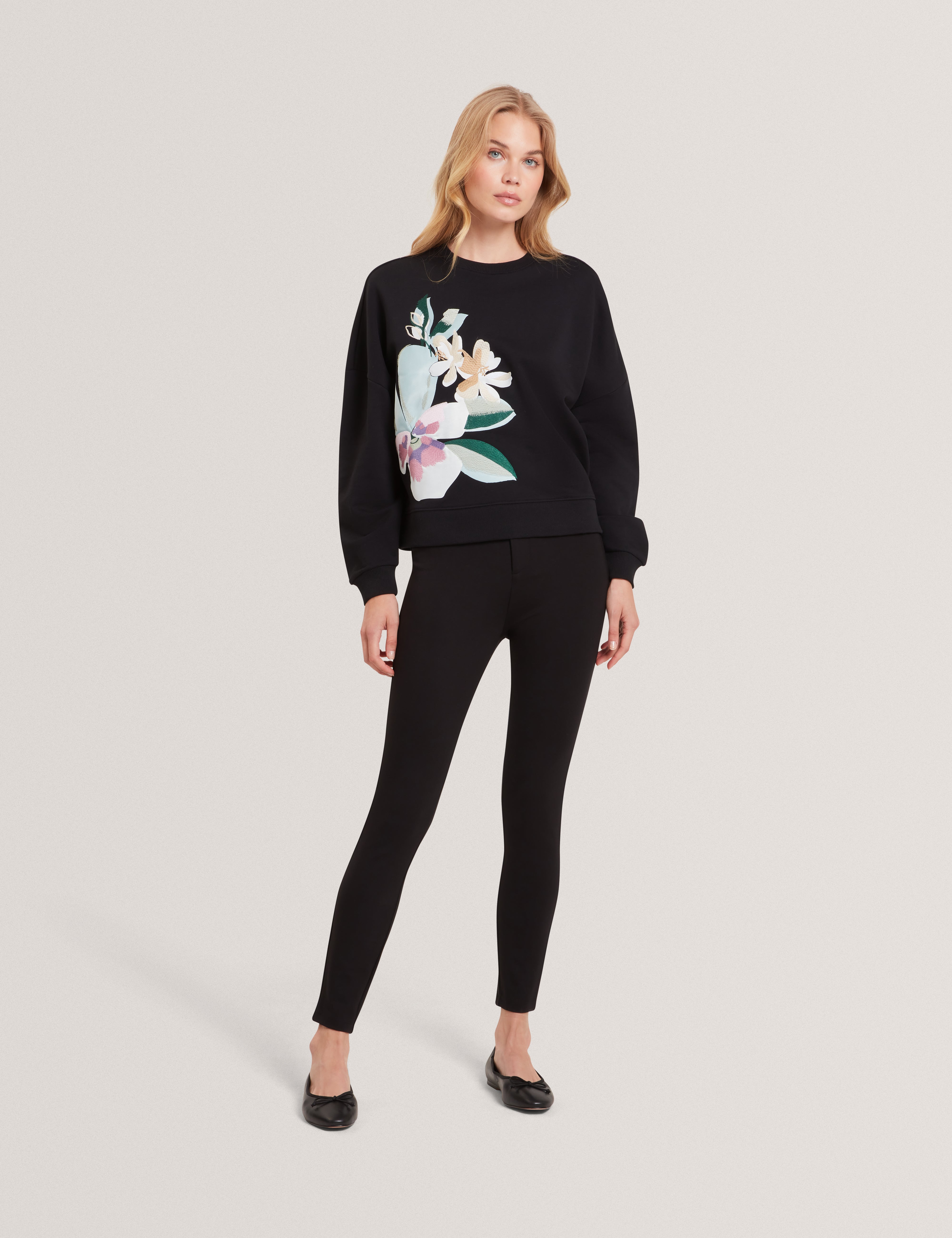 Brookla Printed Embroidered Sweatshirt Black
