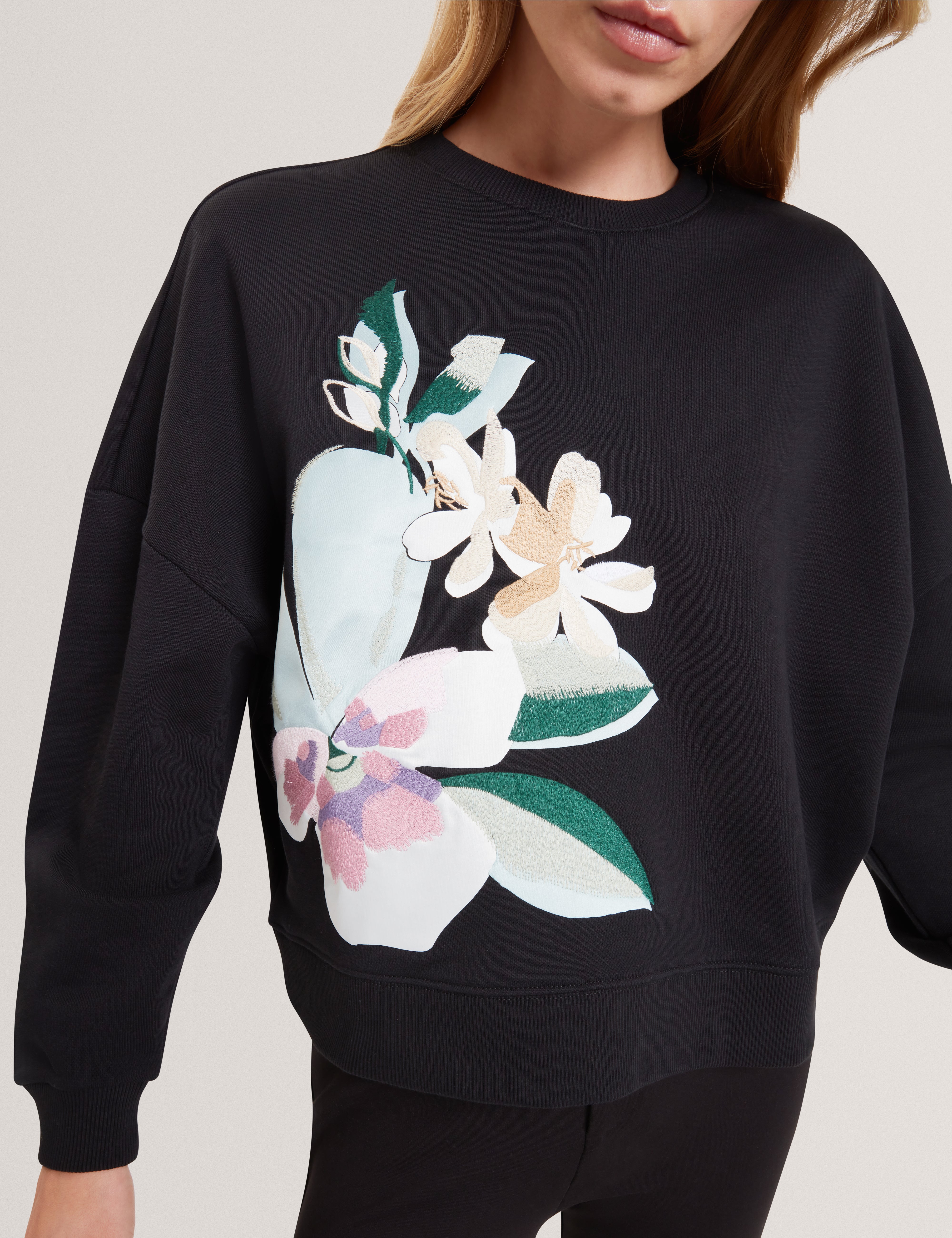 Brookla Printed Embroidered Sweatshirt Black