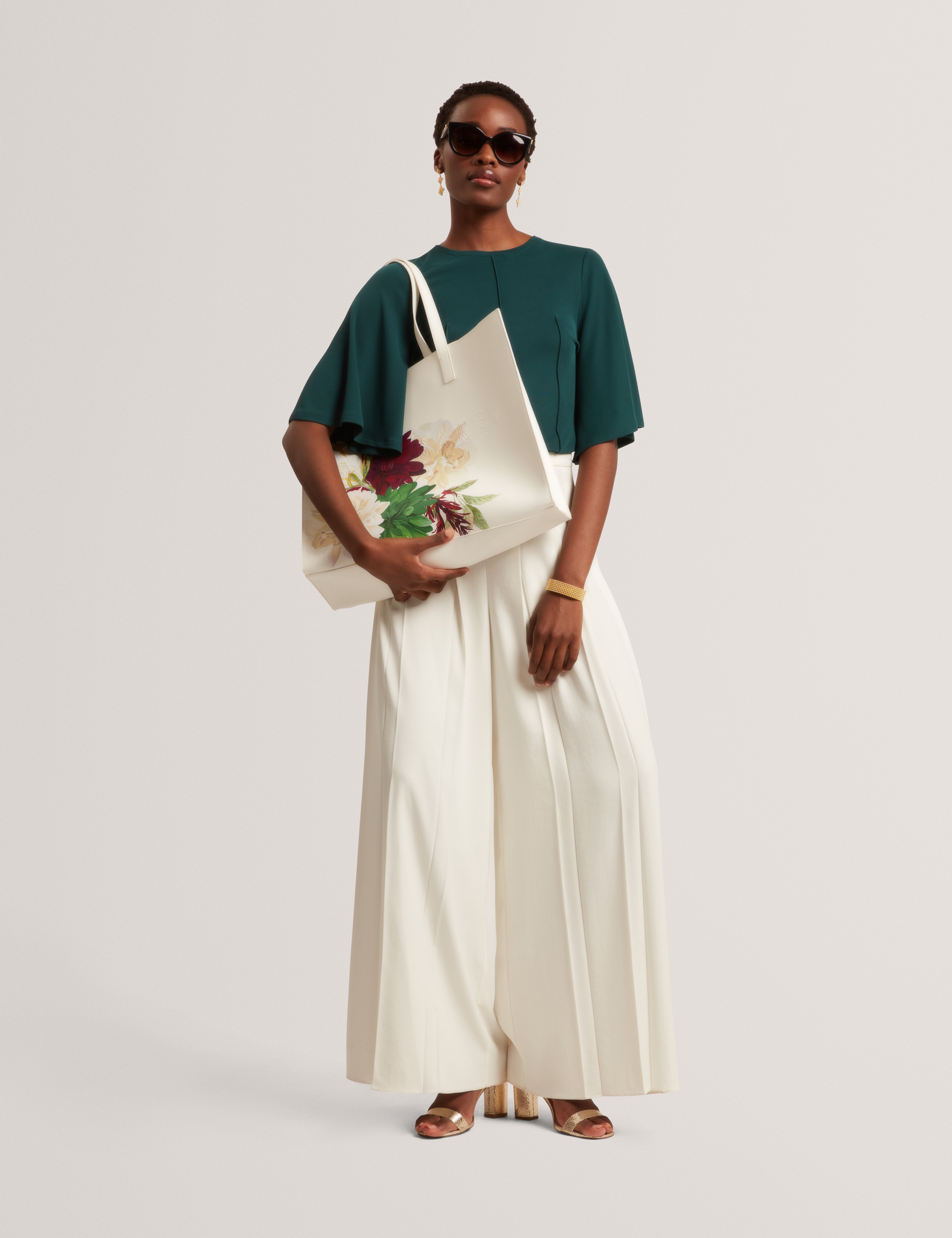 Bouqesa Extra Large Floral Icon Cream