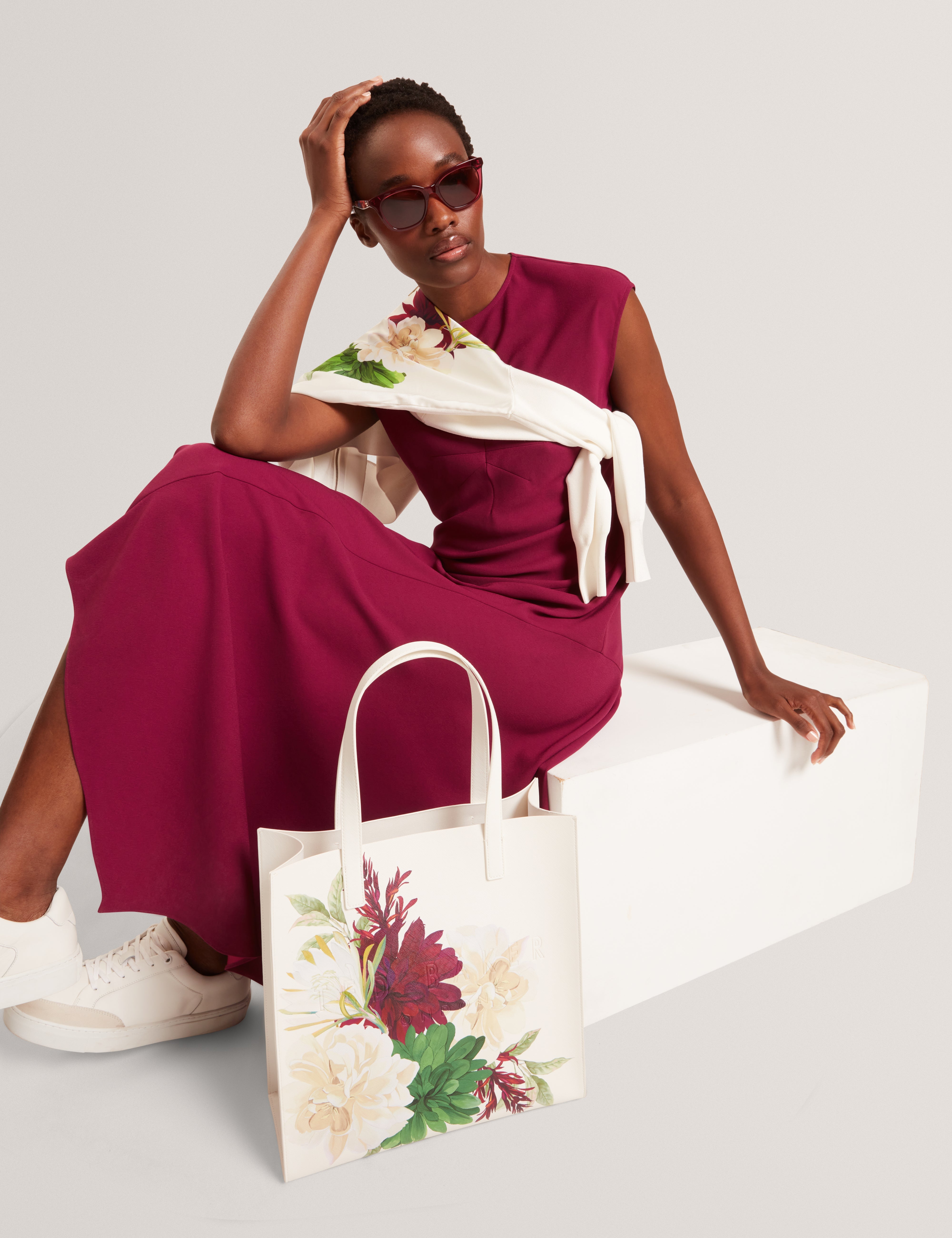 Bouqesi Large Floral Icon Cream