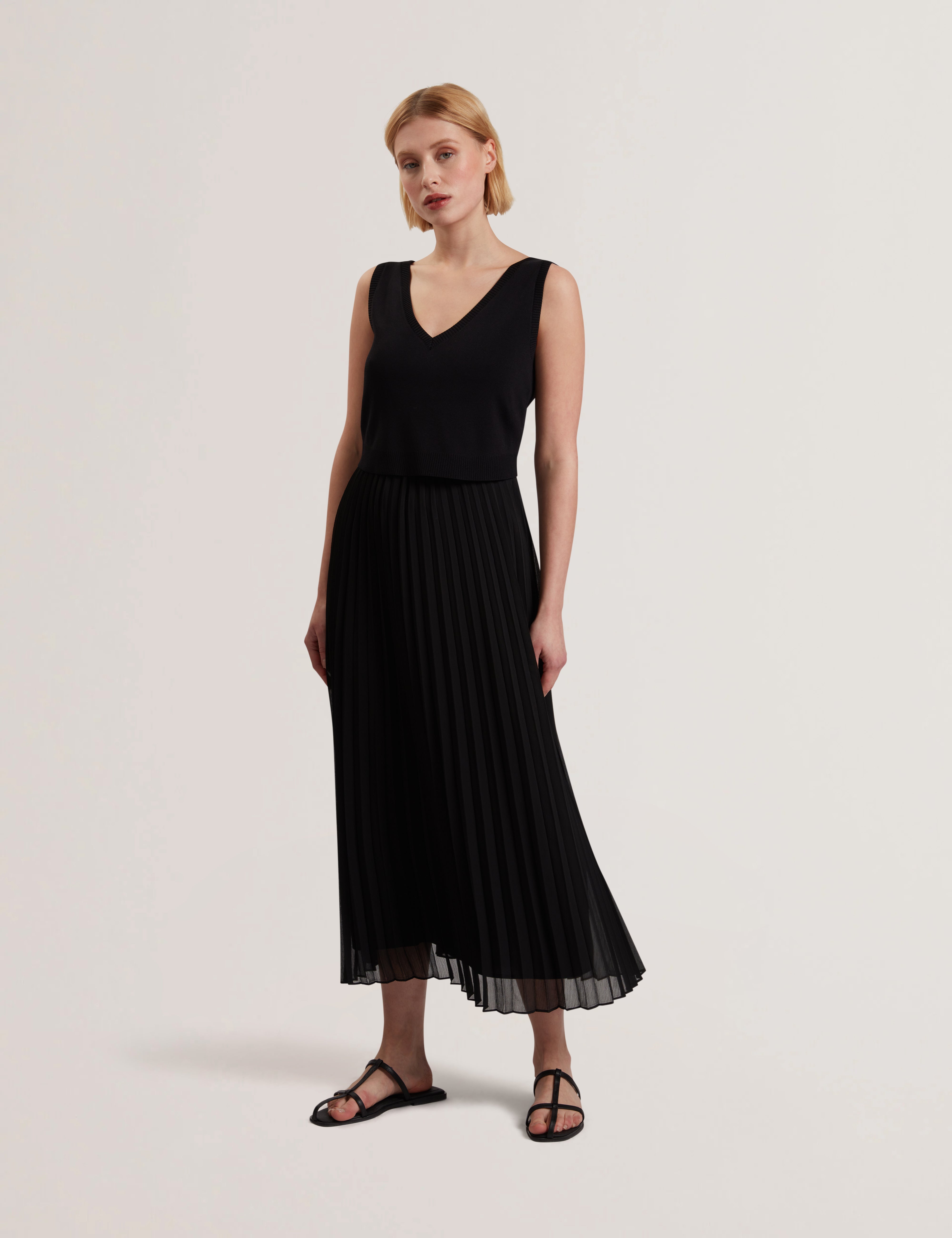 Larnahh 2-In-1 Pleated Cami Dress With Knit Black