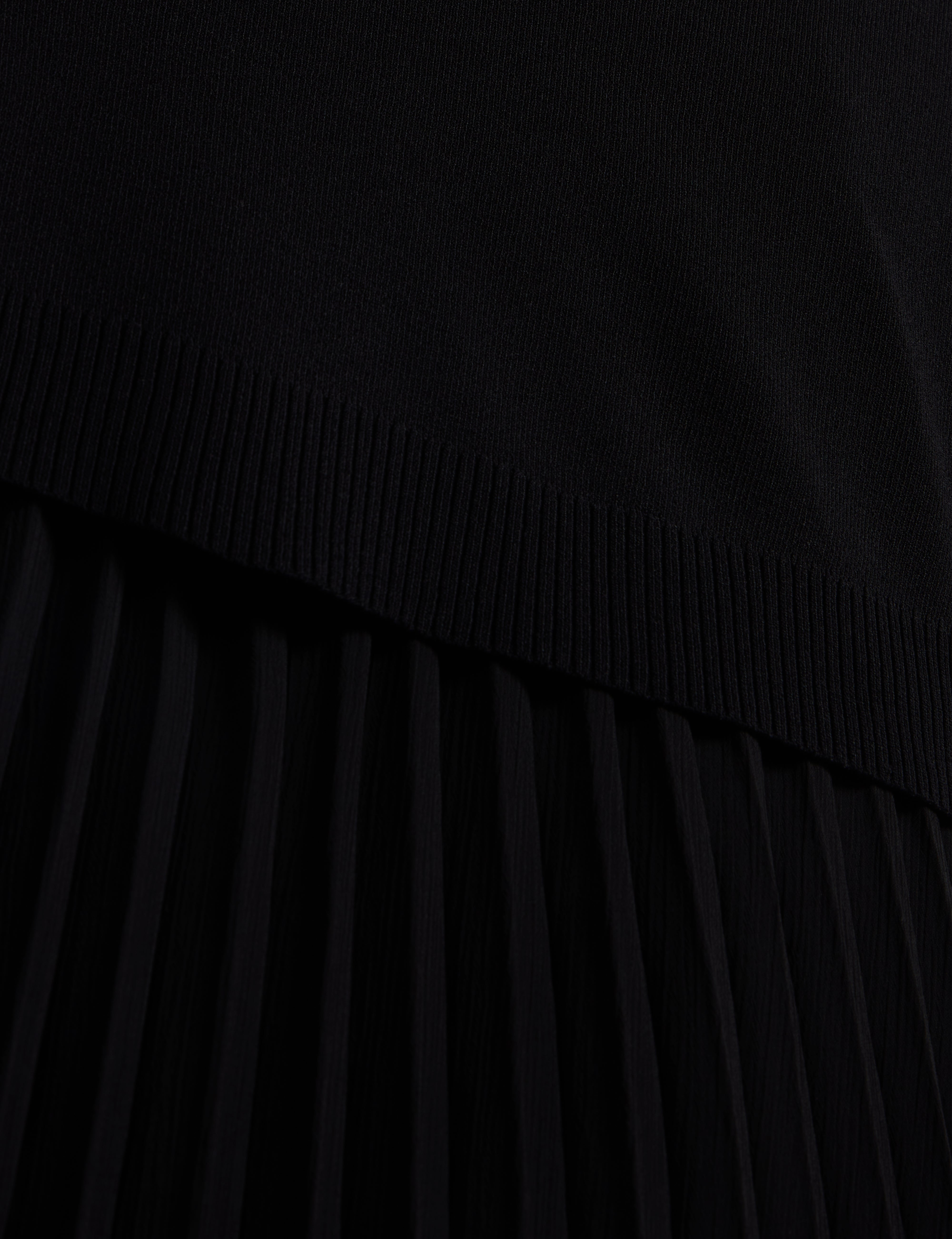 Larnahh 2-In-1 Pleated Cami Dress With Knit Black
