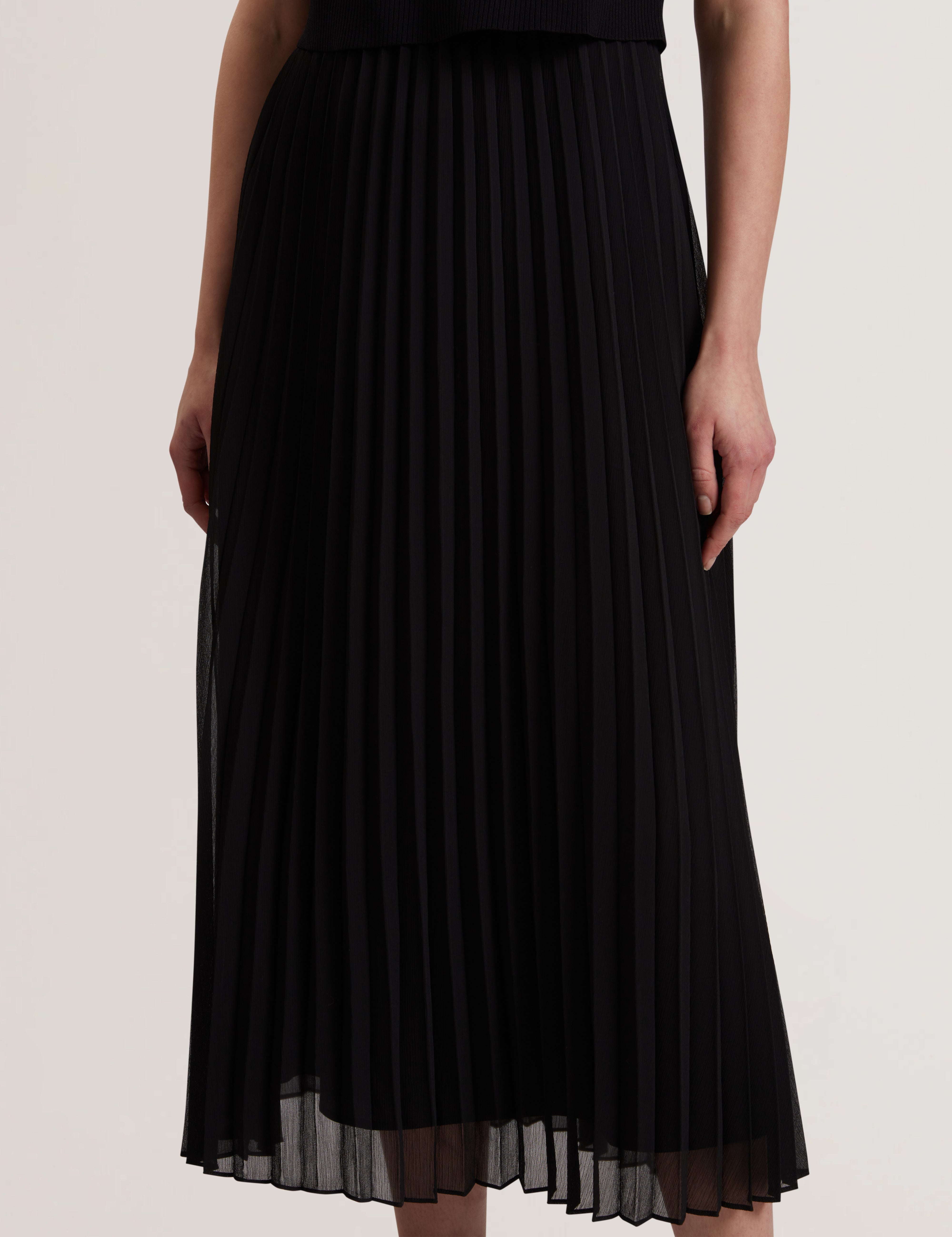 Larnahh 2-In-1 Pleated Cami Dress With Knit Black