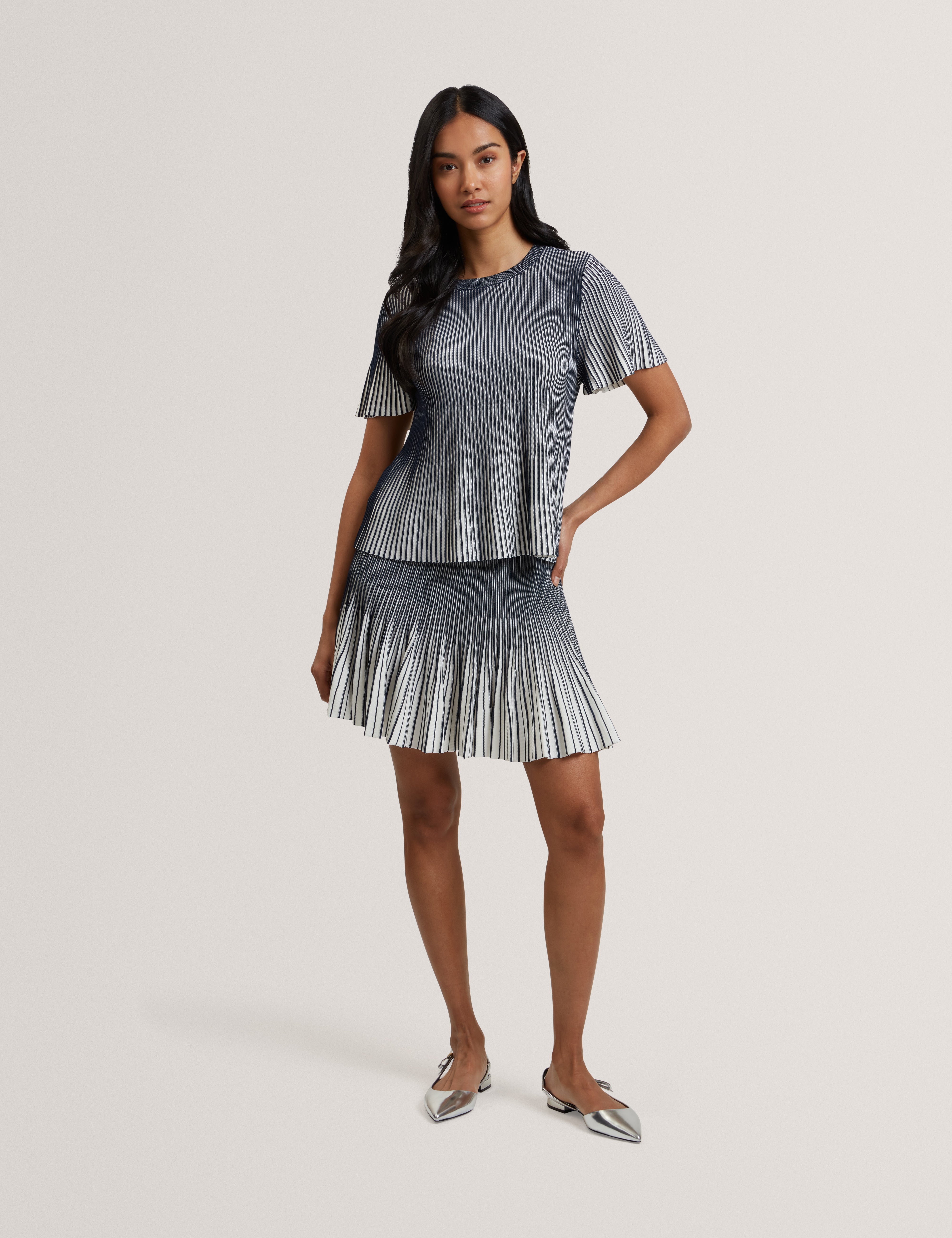 Lotttii Flippy Knit Mini Skirt Navy