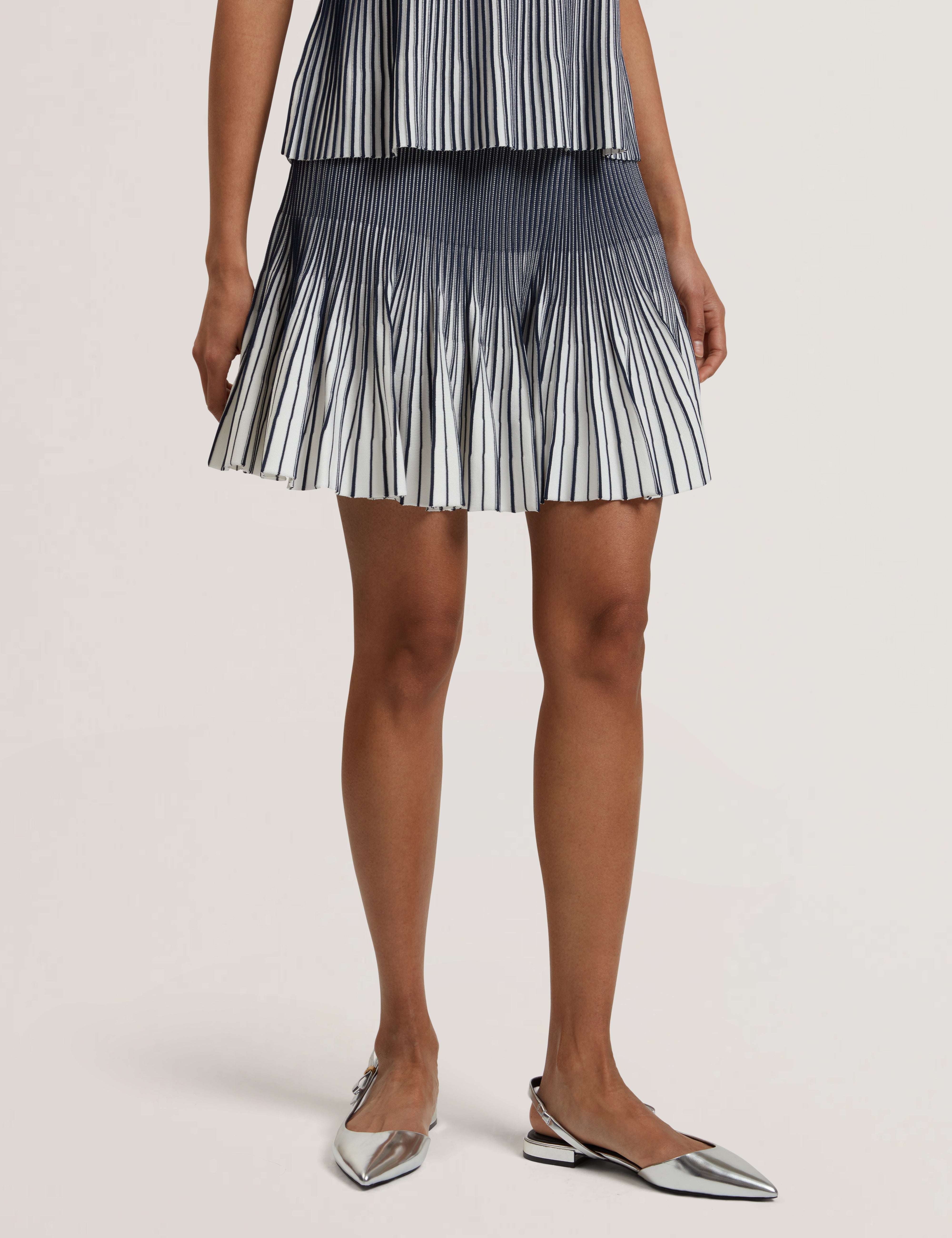 Lotttii Flippy Knit Mini Skirt Navy
