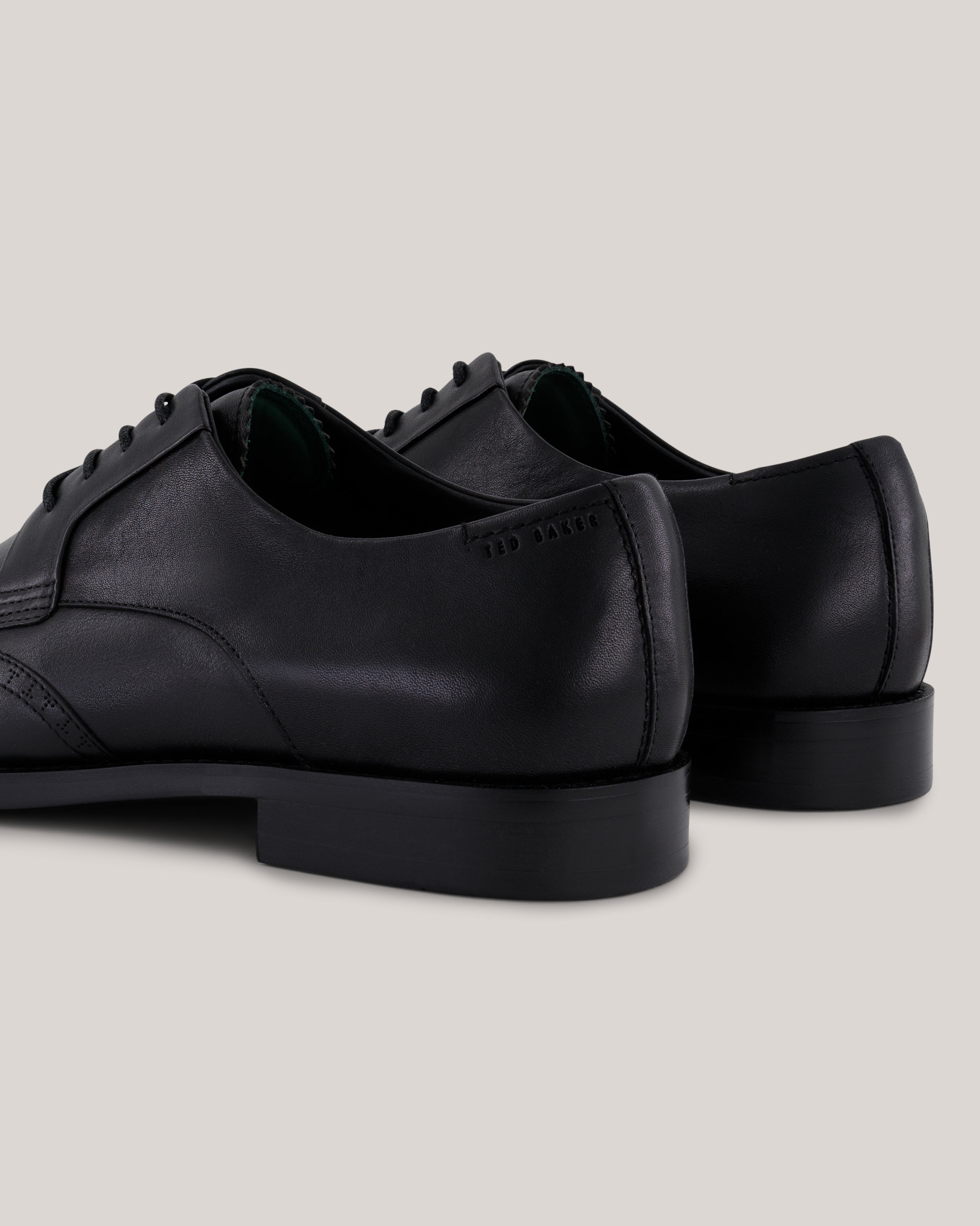 Hackney Wing Toe Brogue Detail Shoes Jet-Black
