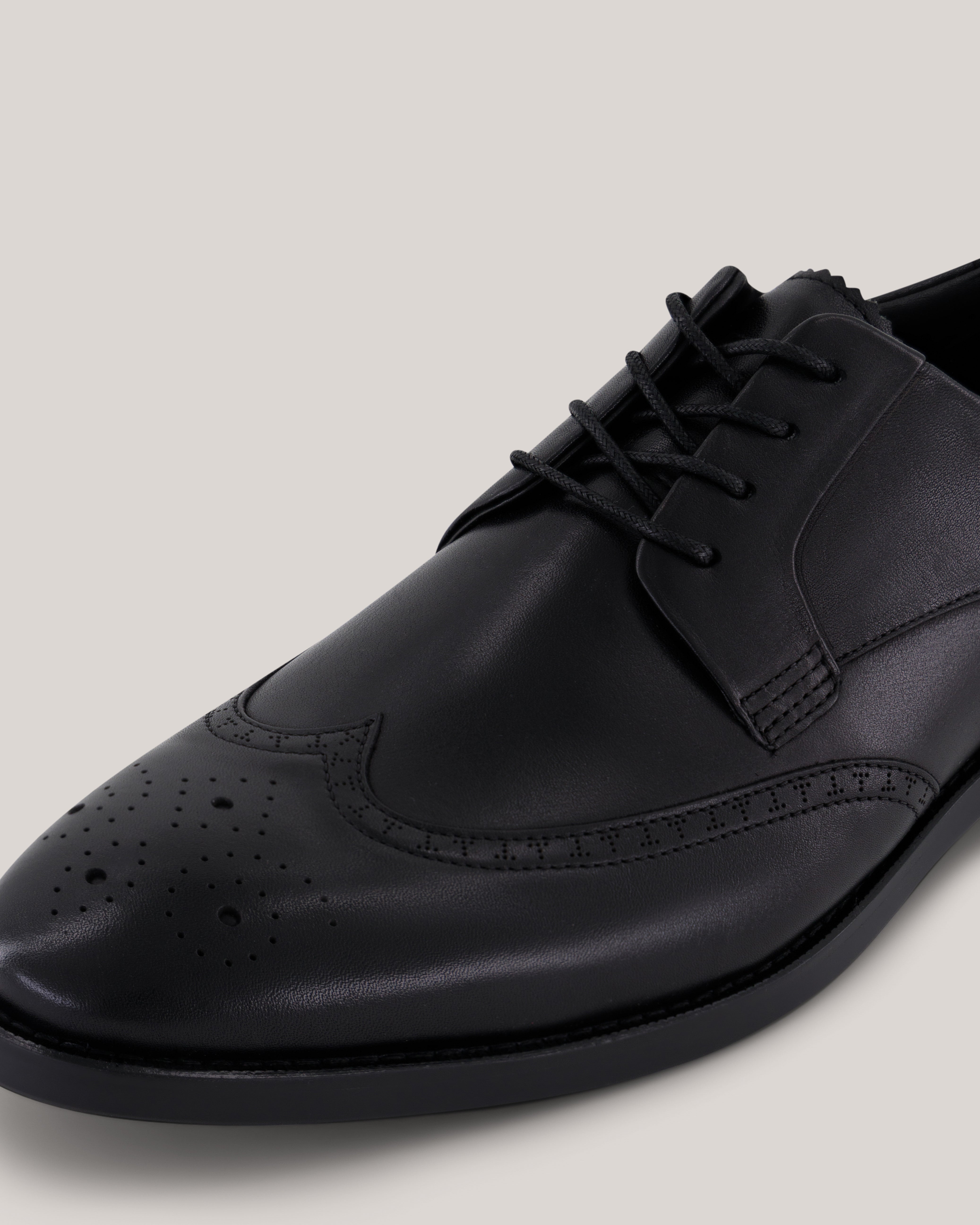 Hackney Wing Toe Brogue Detail Shoes Jet-Black
