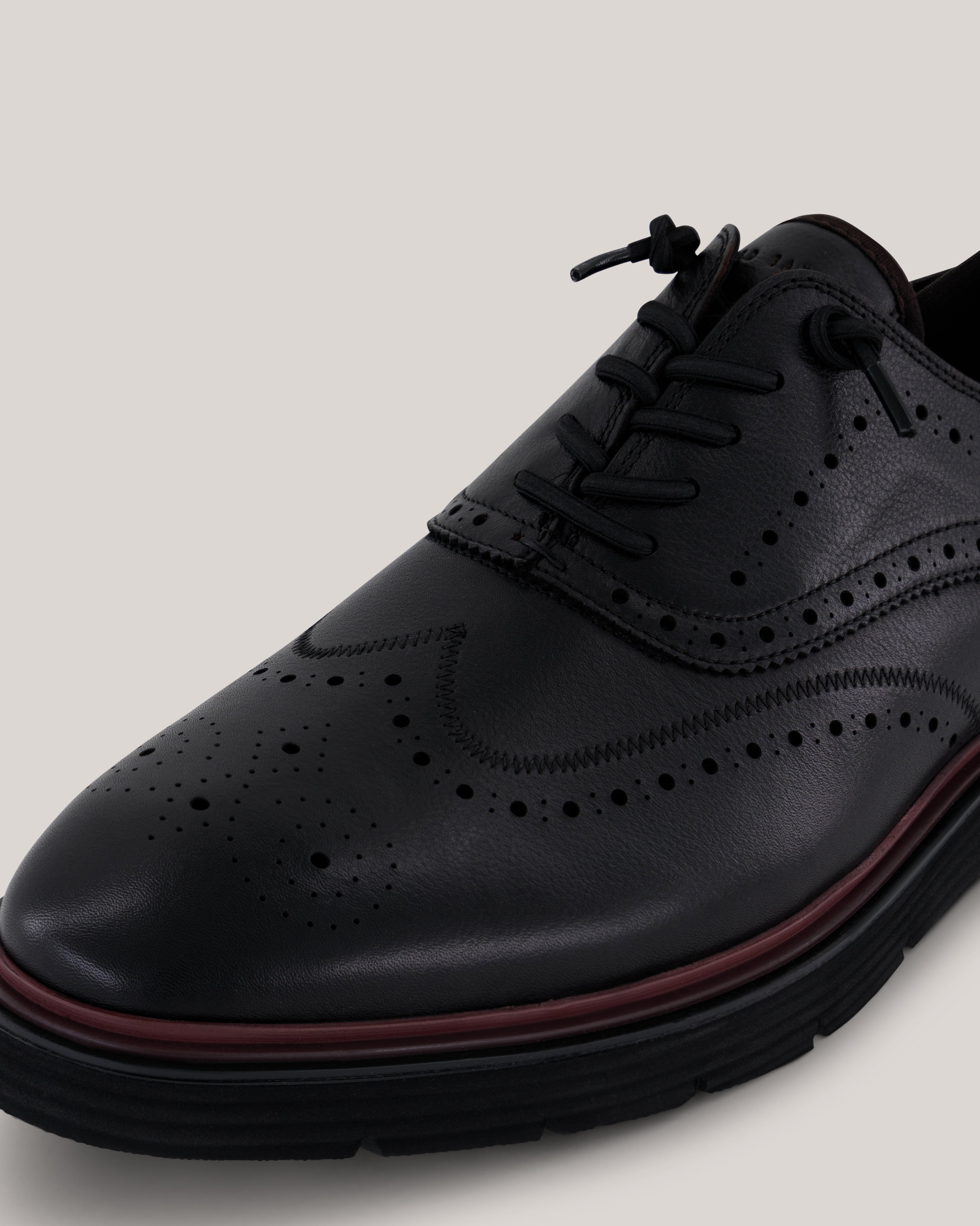 Colndle Brogue Detailed Leather Shoe Black