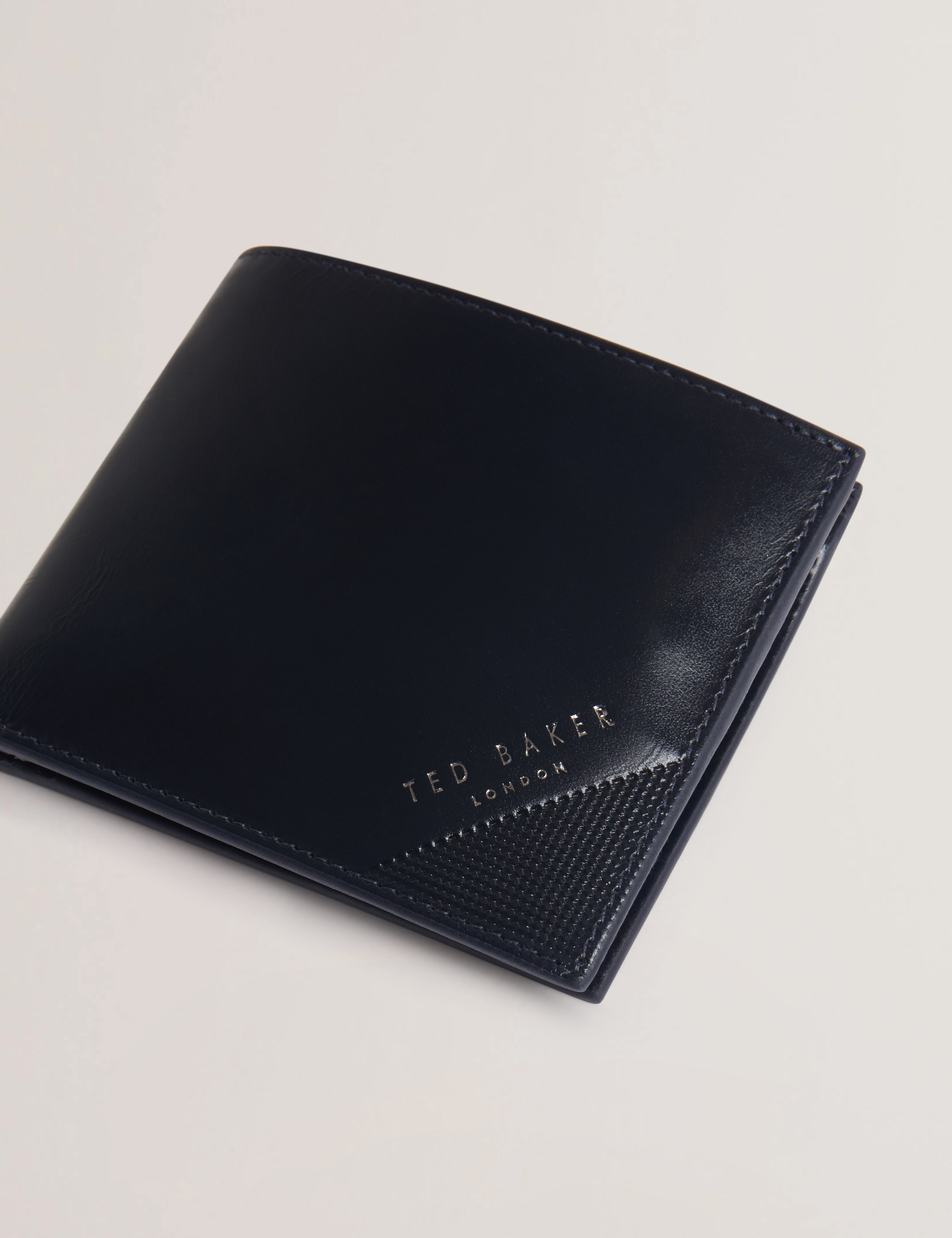 Prugs Embossed Corner Leather Bifold Coin Wall Navy