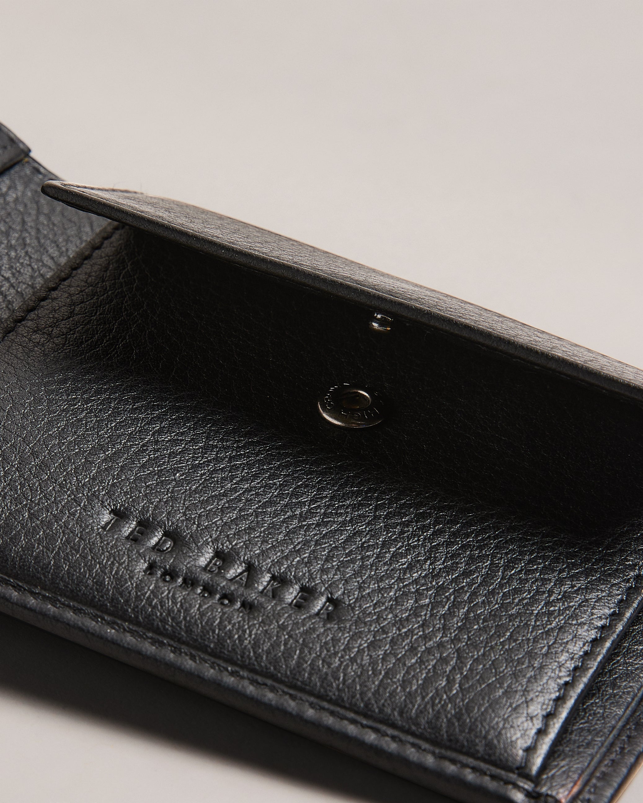 Evon Striped Bifold Wallet Black