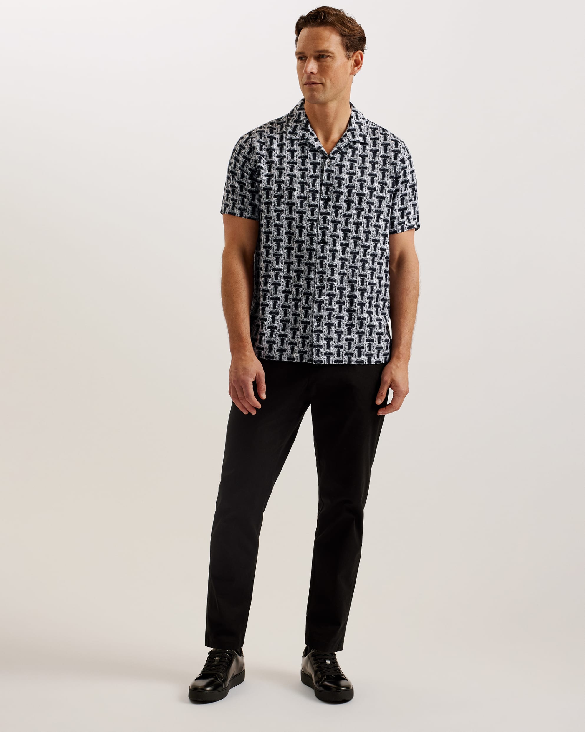 Rhin Short Sleeve Textured T Print Shirt Black