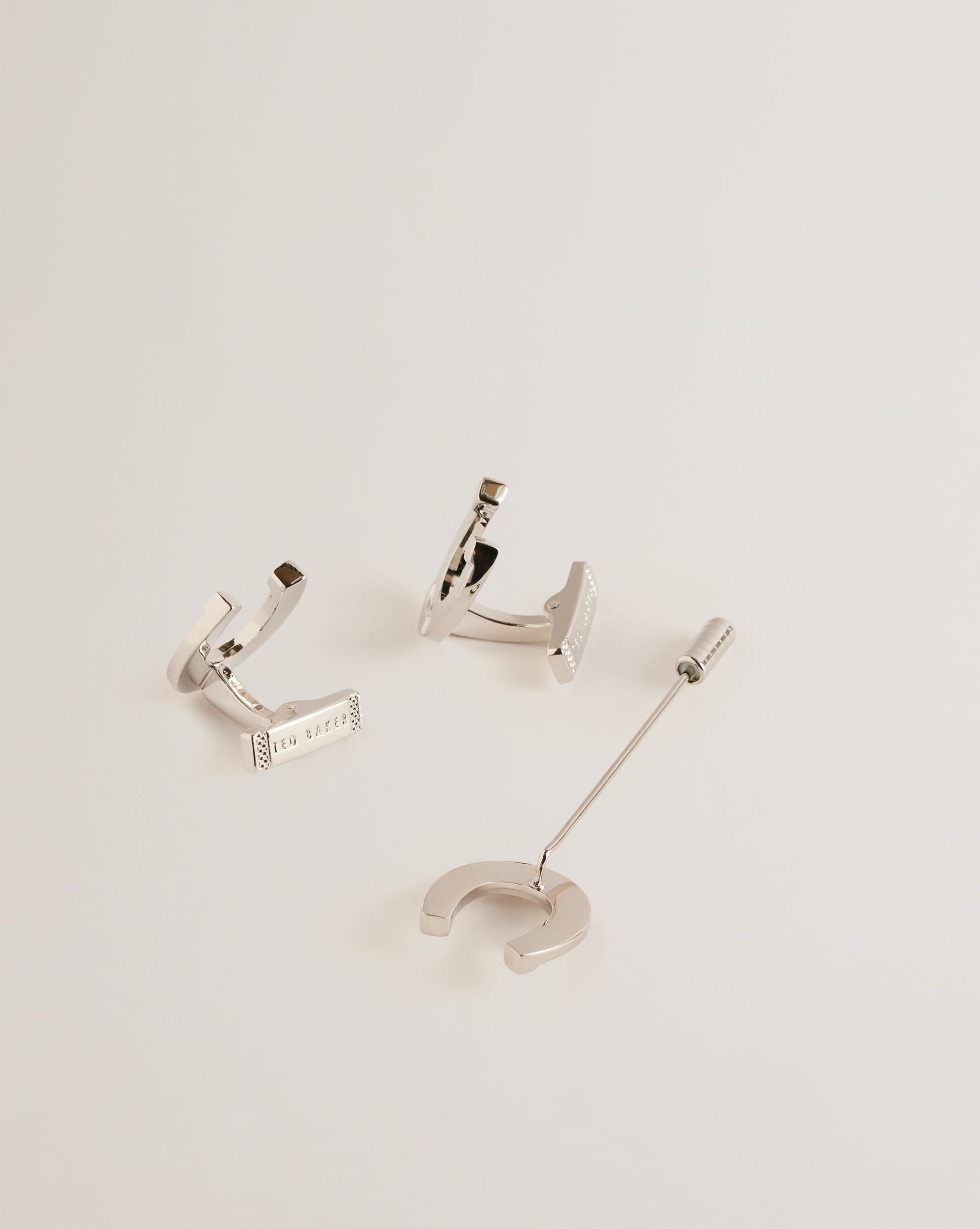 Lucki Horseshoe Cufflinks And Lapel Pin Set Silver-Col