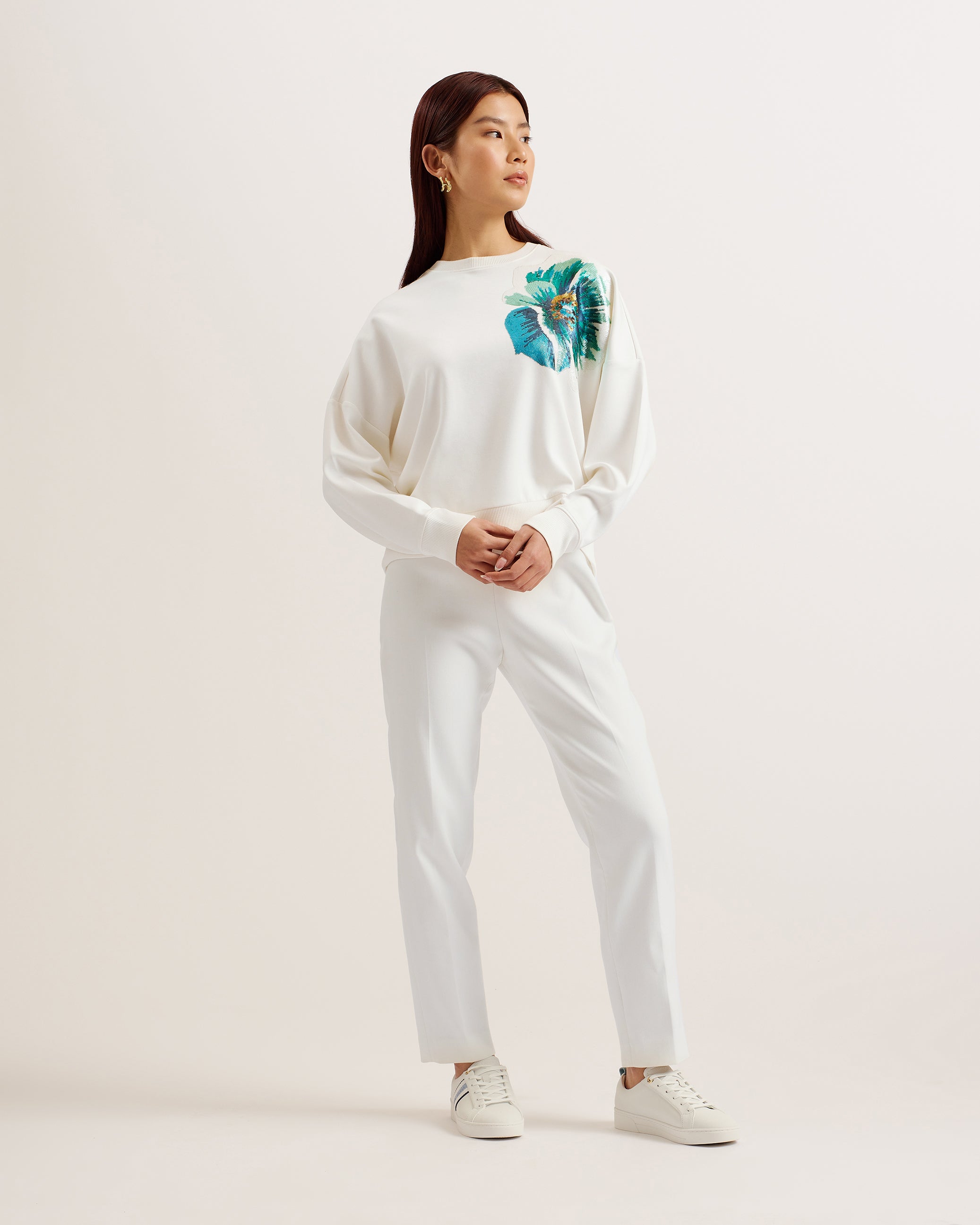 Bayleyy Sequin Graphic Embellished Sweatshirt White