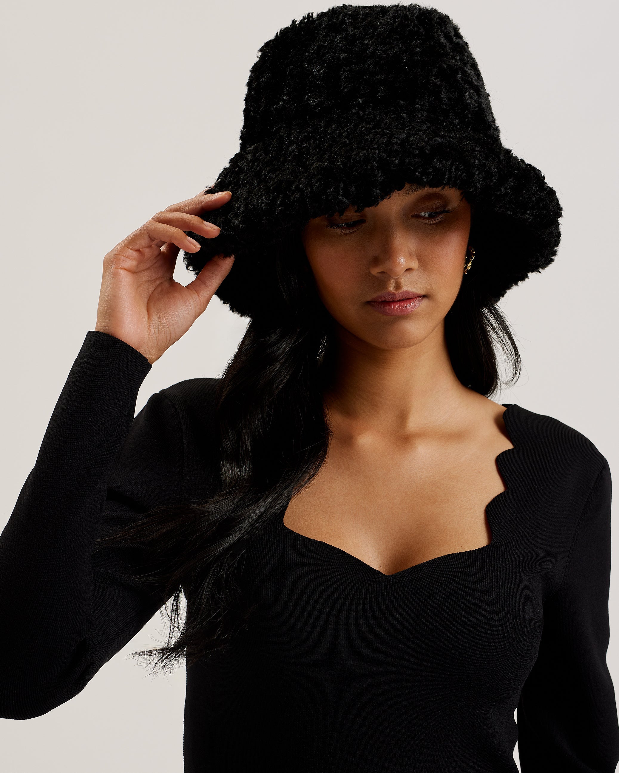 Fluffyi Faux Shearling Bucket Hat Black