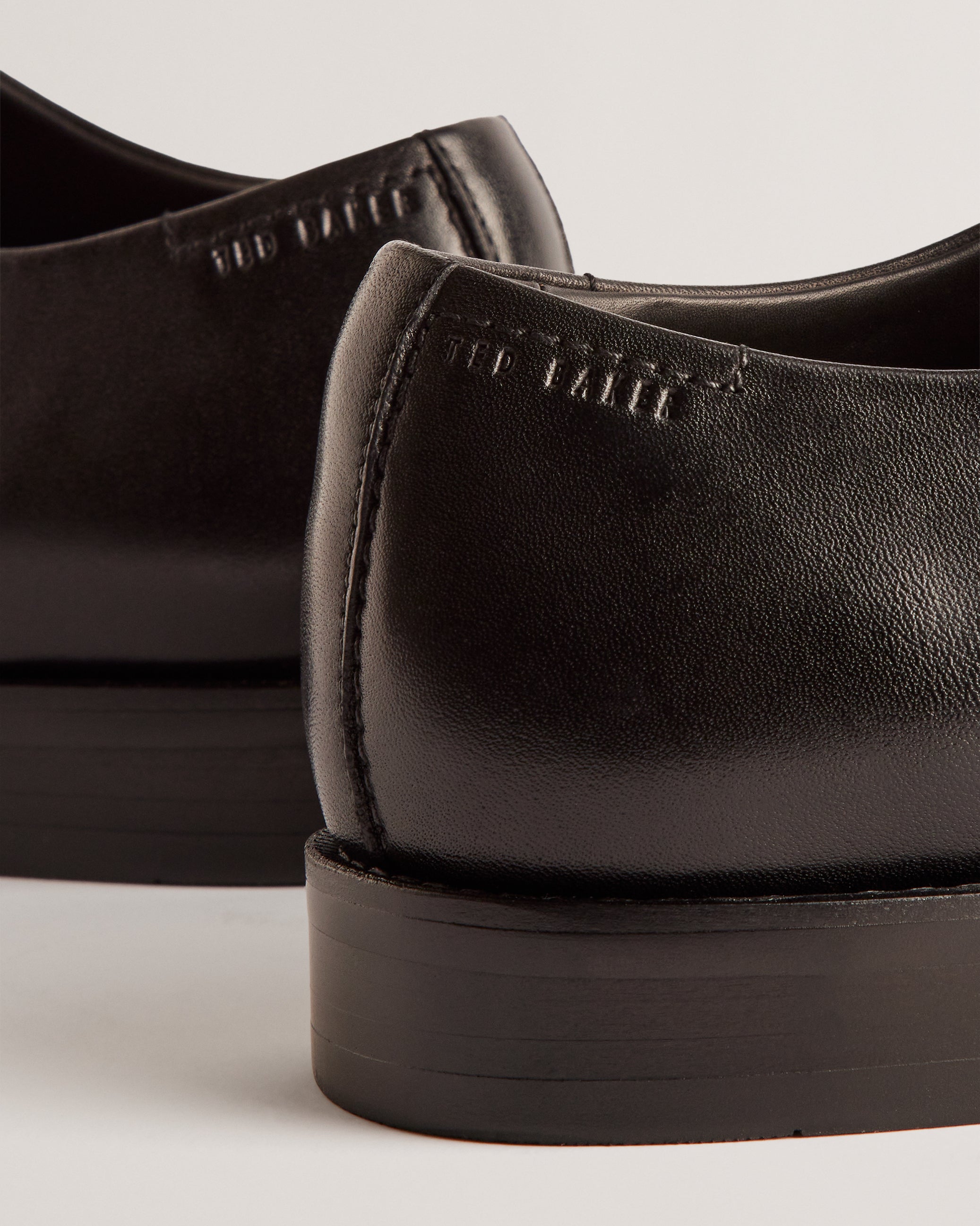 Rregent Textured Leather Derby Shoes Black