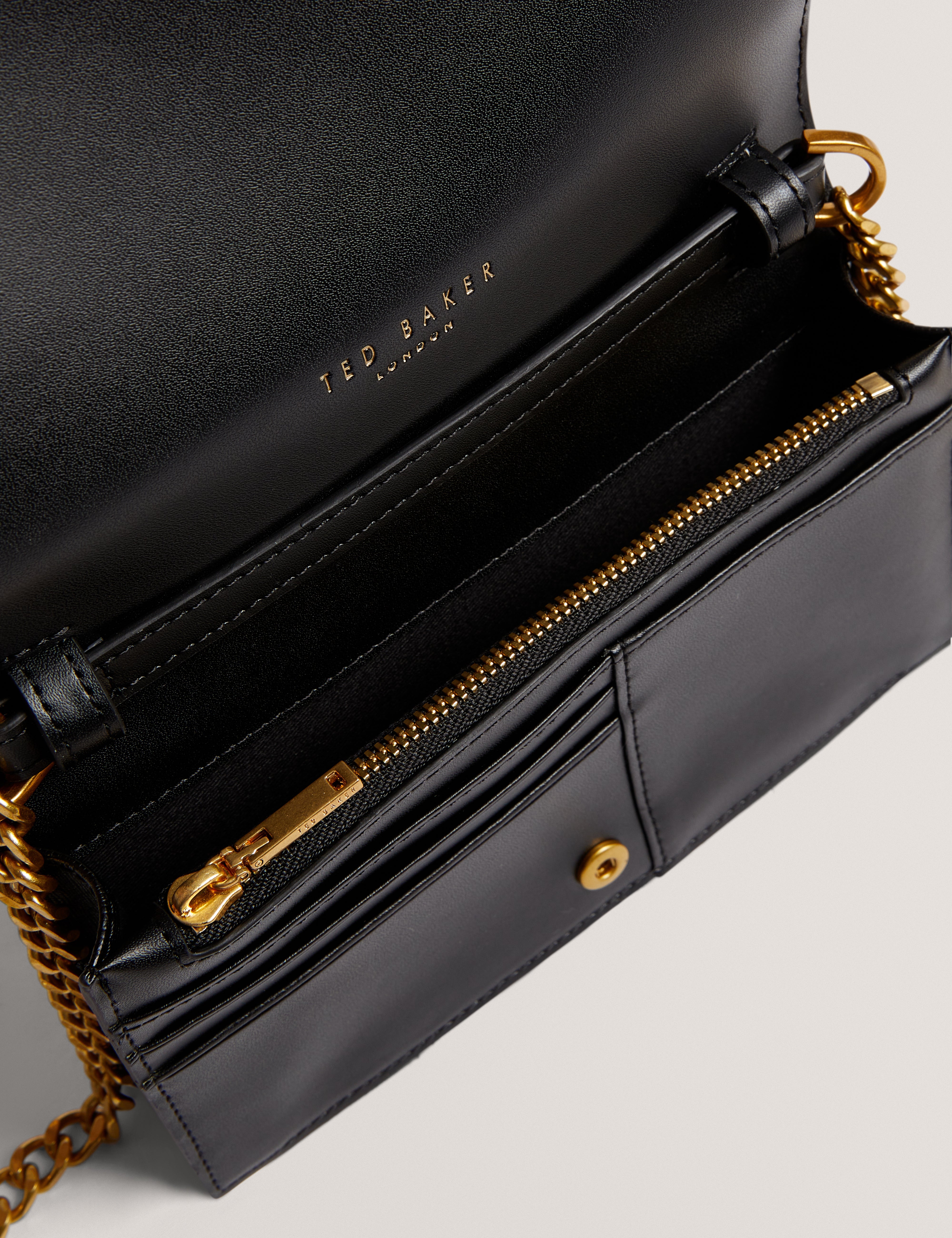 Tabina Travel Novelty Purse On Chain Black