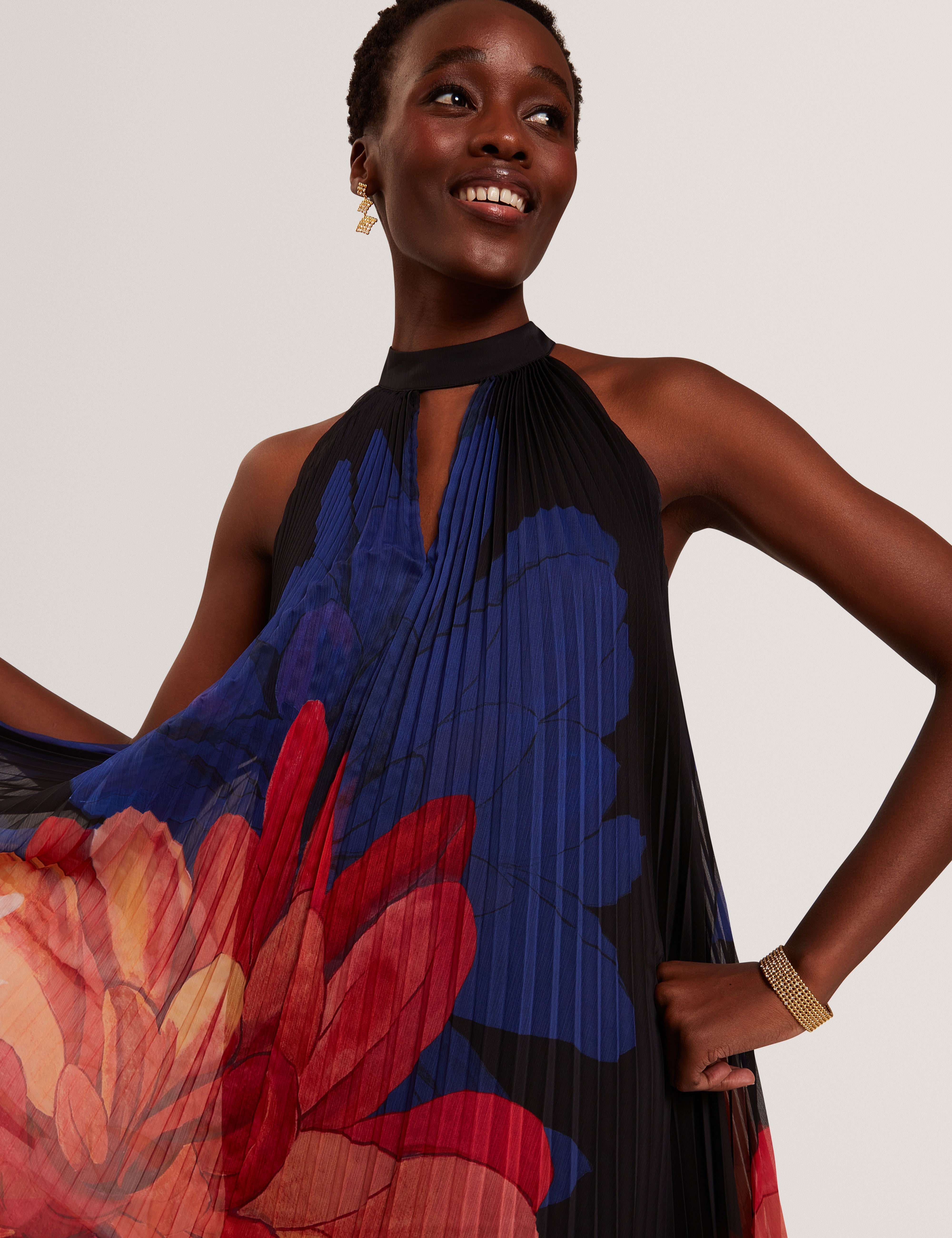 Scotlia Printed Halter Neck Pleated Maxi Dress Black