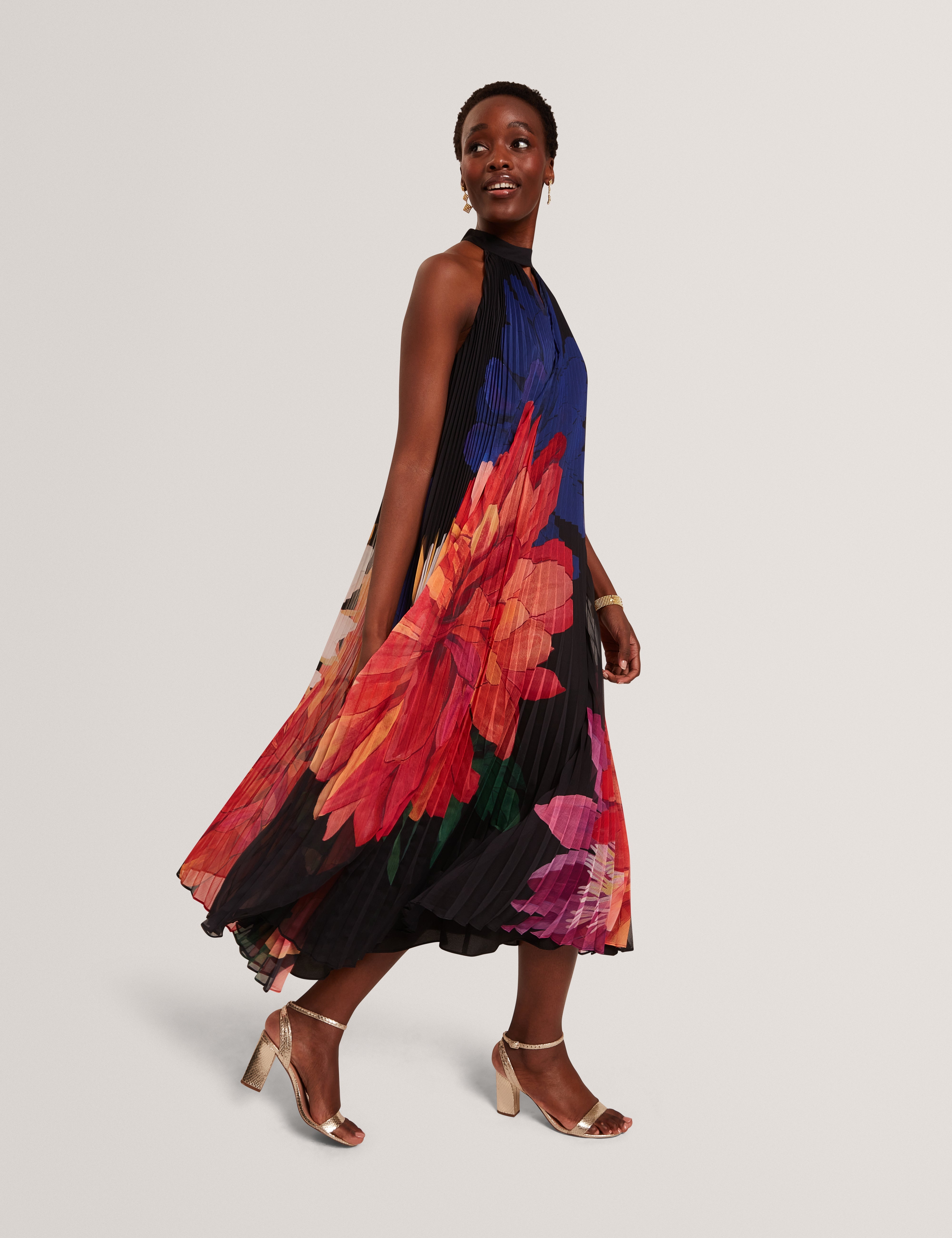 Scotlia Printed Halter Neck Pleated Maxi Dress Black