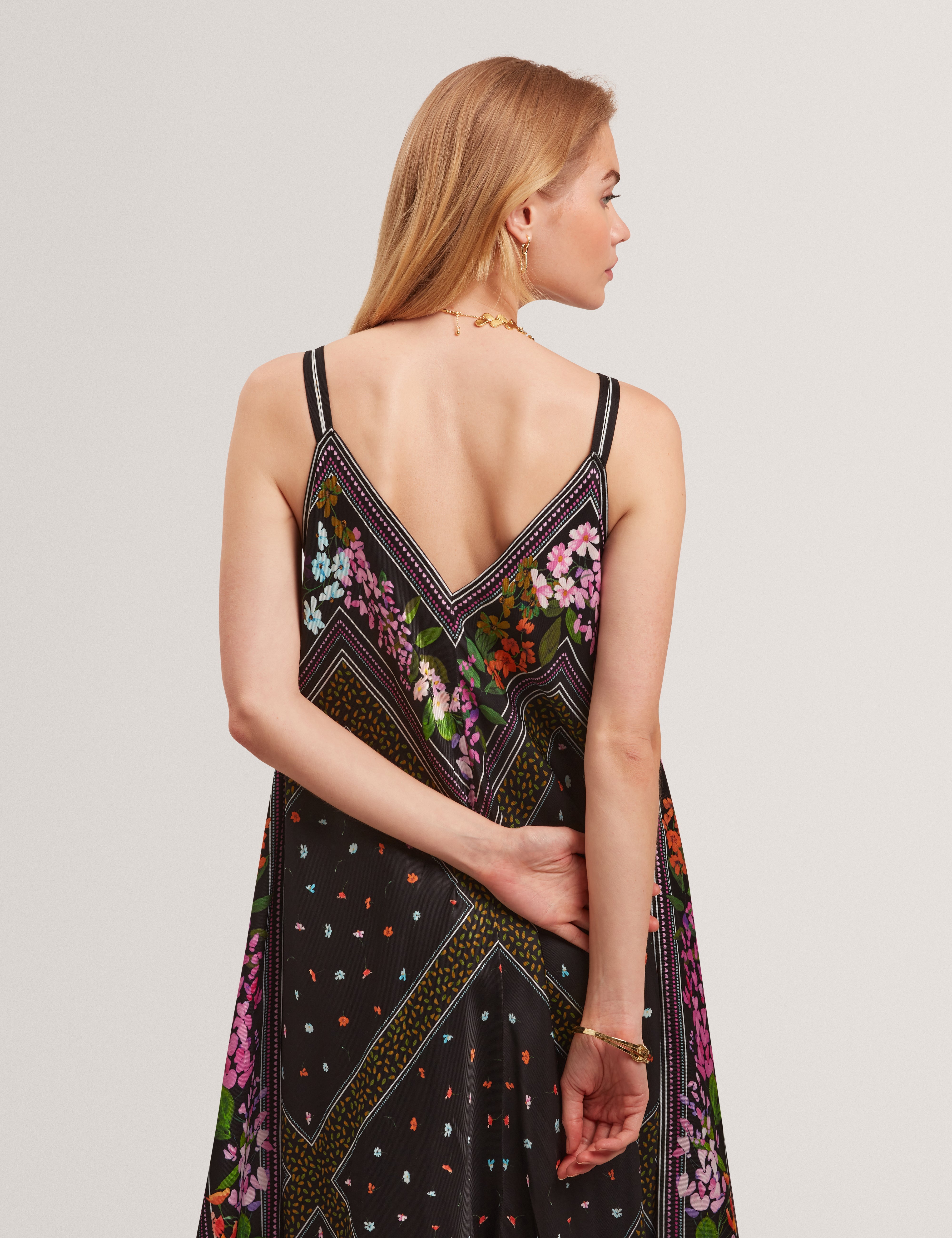 Lariia Printed V Neck Slip Dress Black