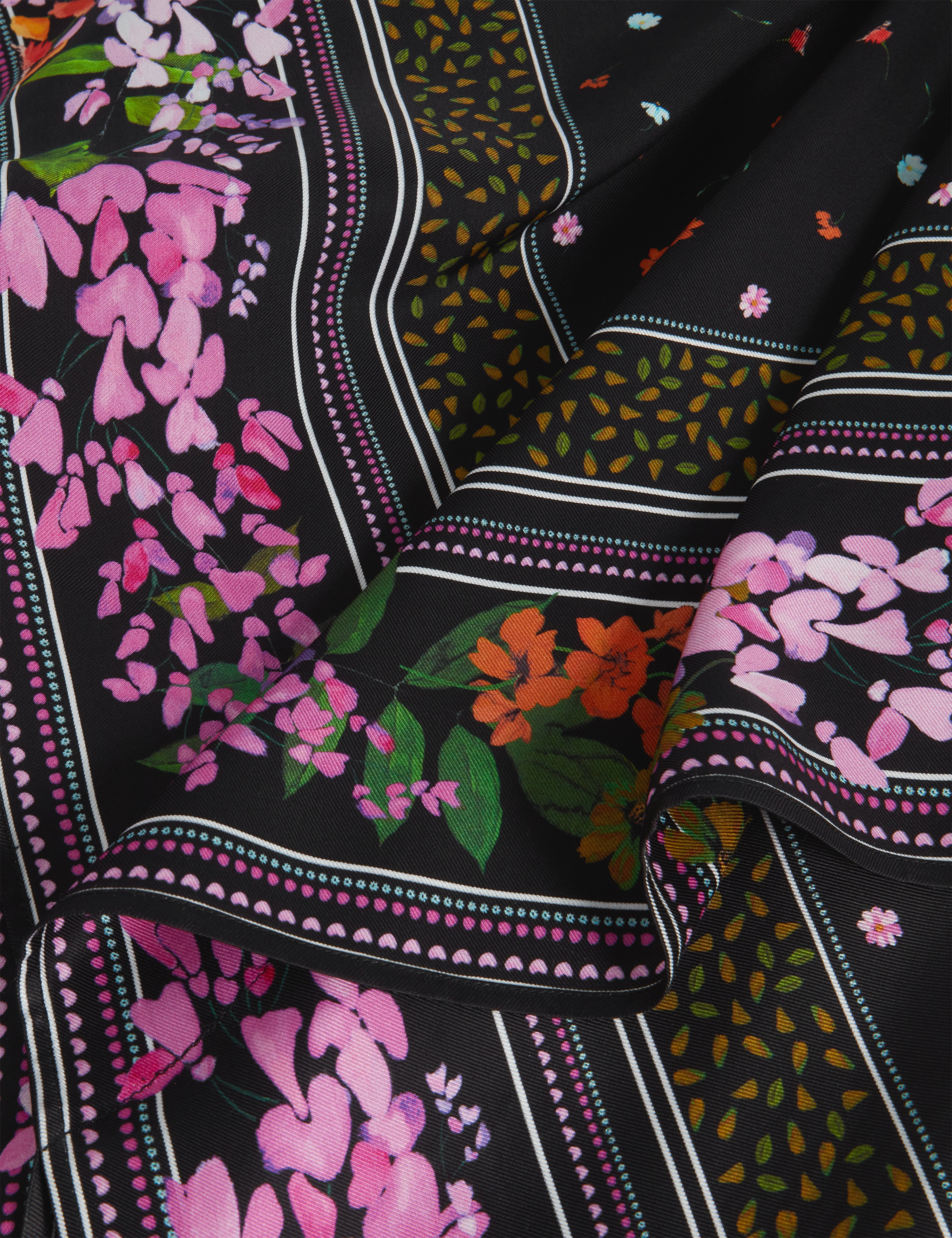Lariia Printed V Neck Slip Dress Black