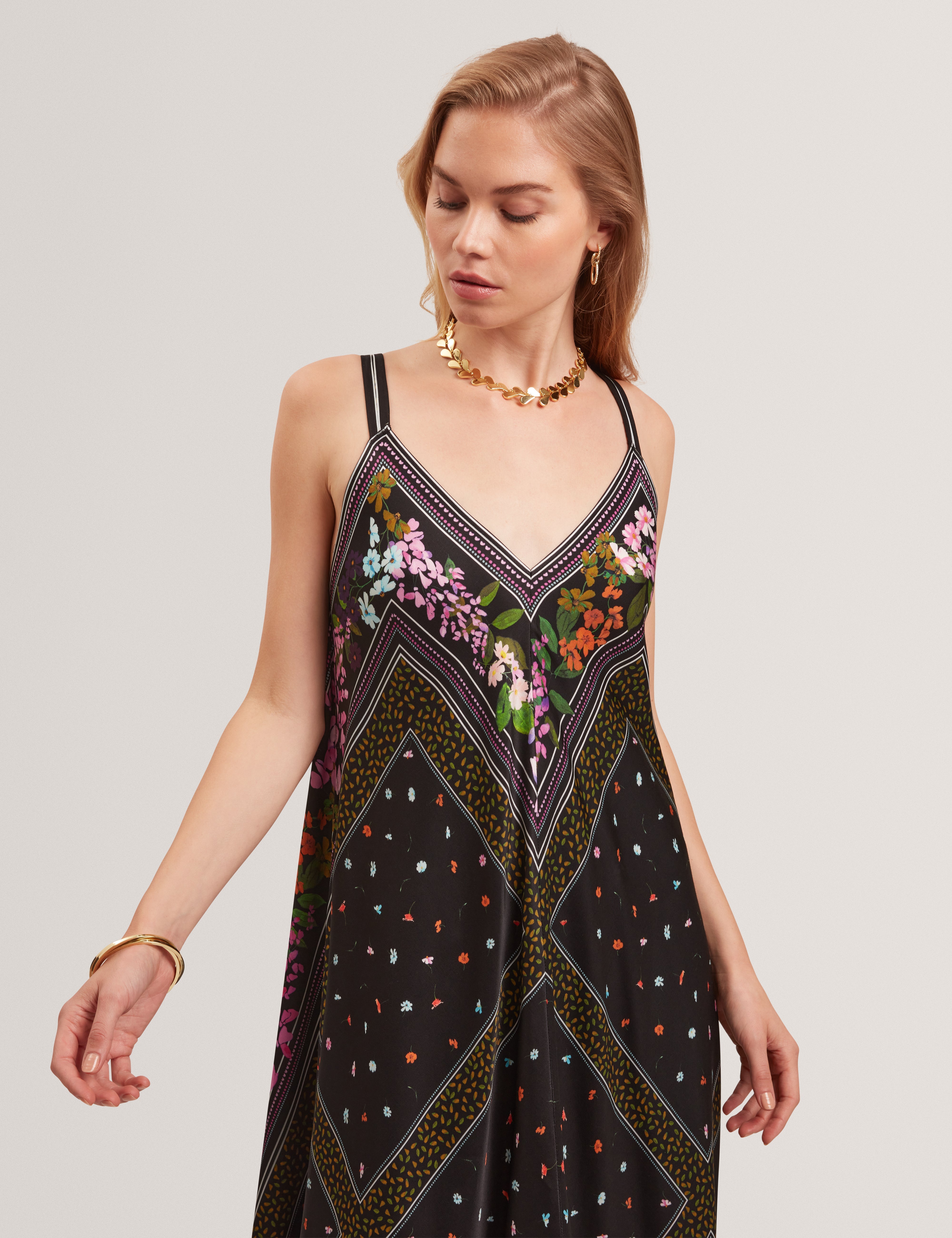Lariia Printed V Neck Slip Dress Black