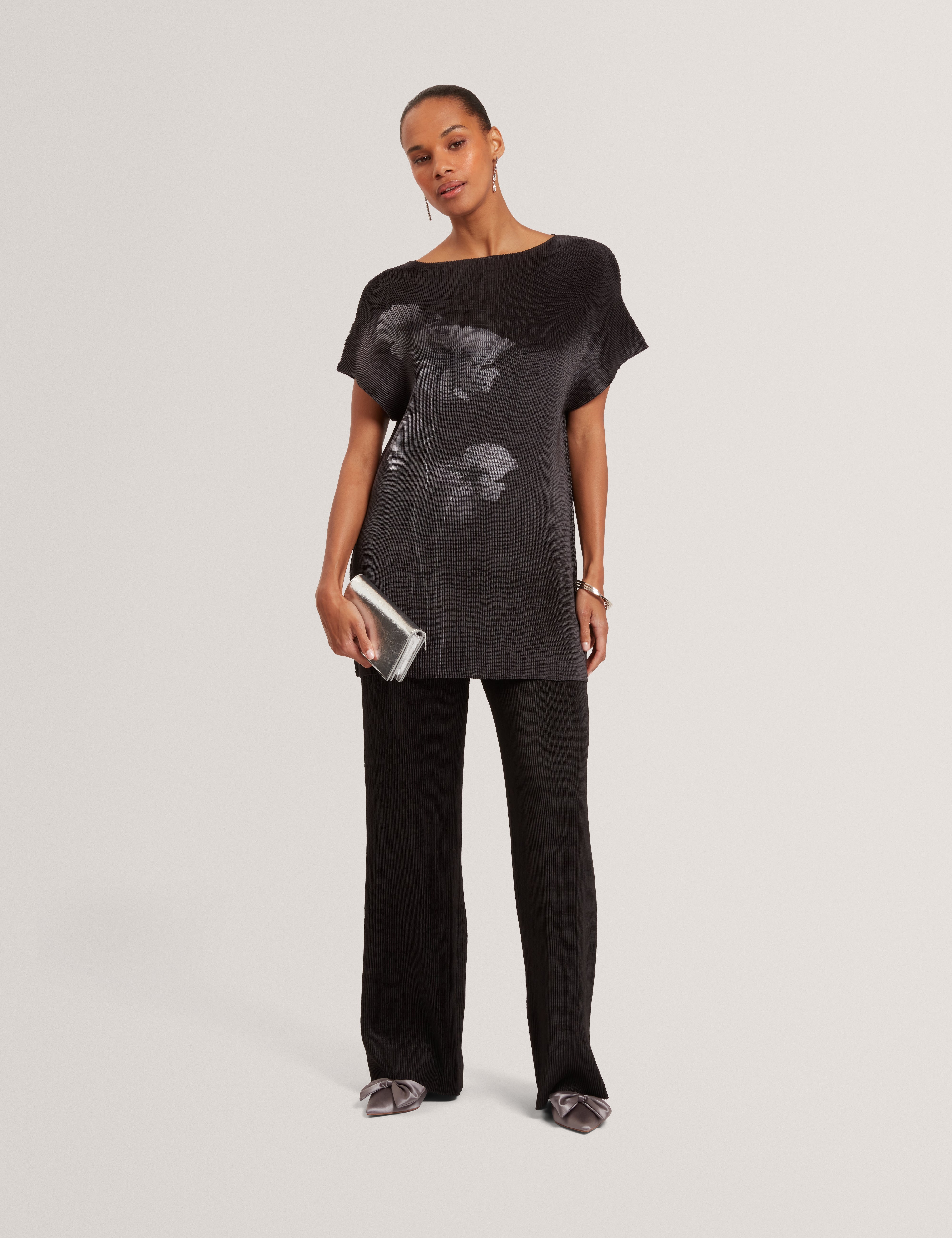 Eloti Printed Short Sleeve Plisse Top Black