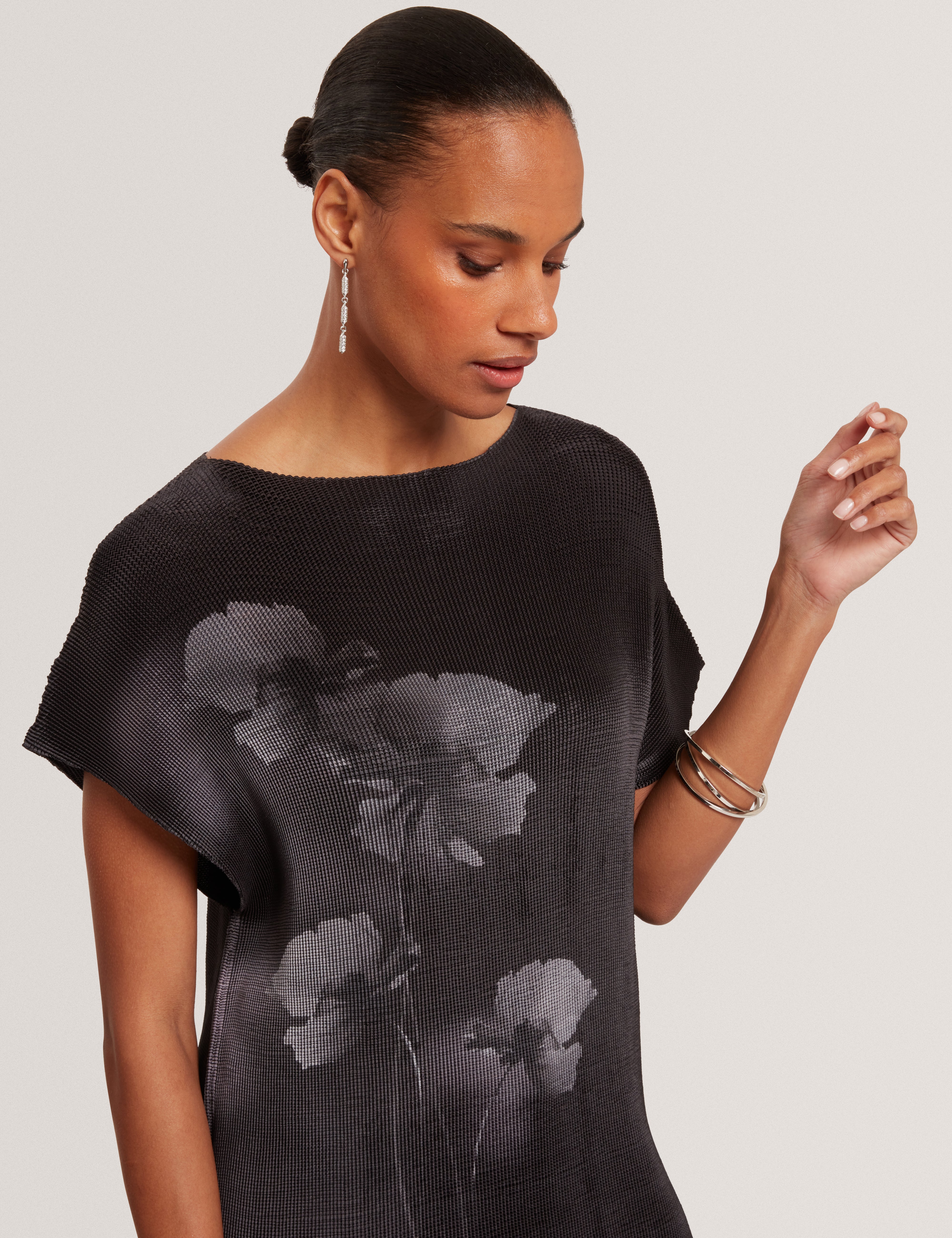 Eloti Printed Short Sleeve Plisse Top Black