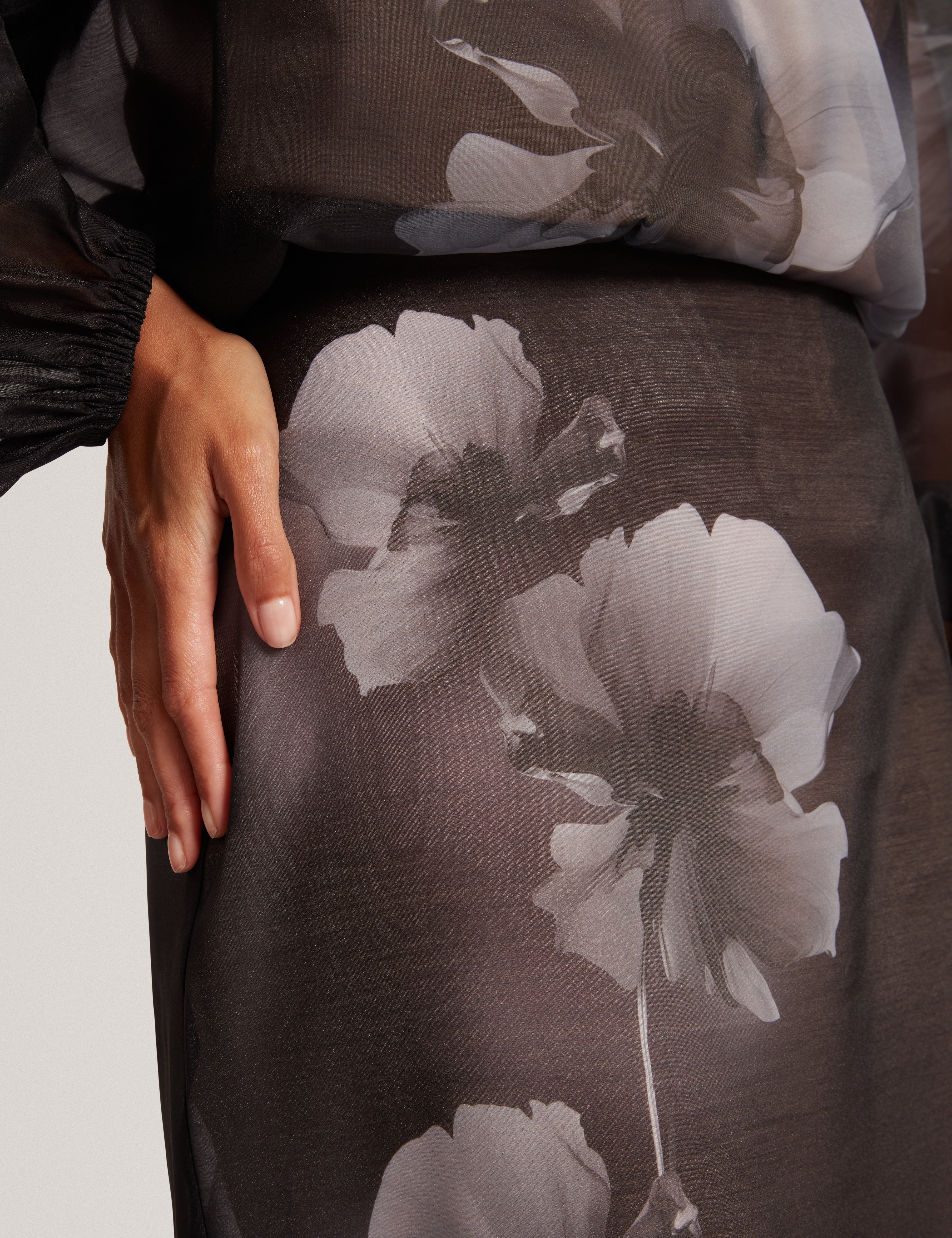 Vieva Printed Organza Overlay Midi Skirt Black