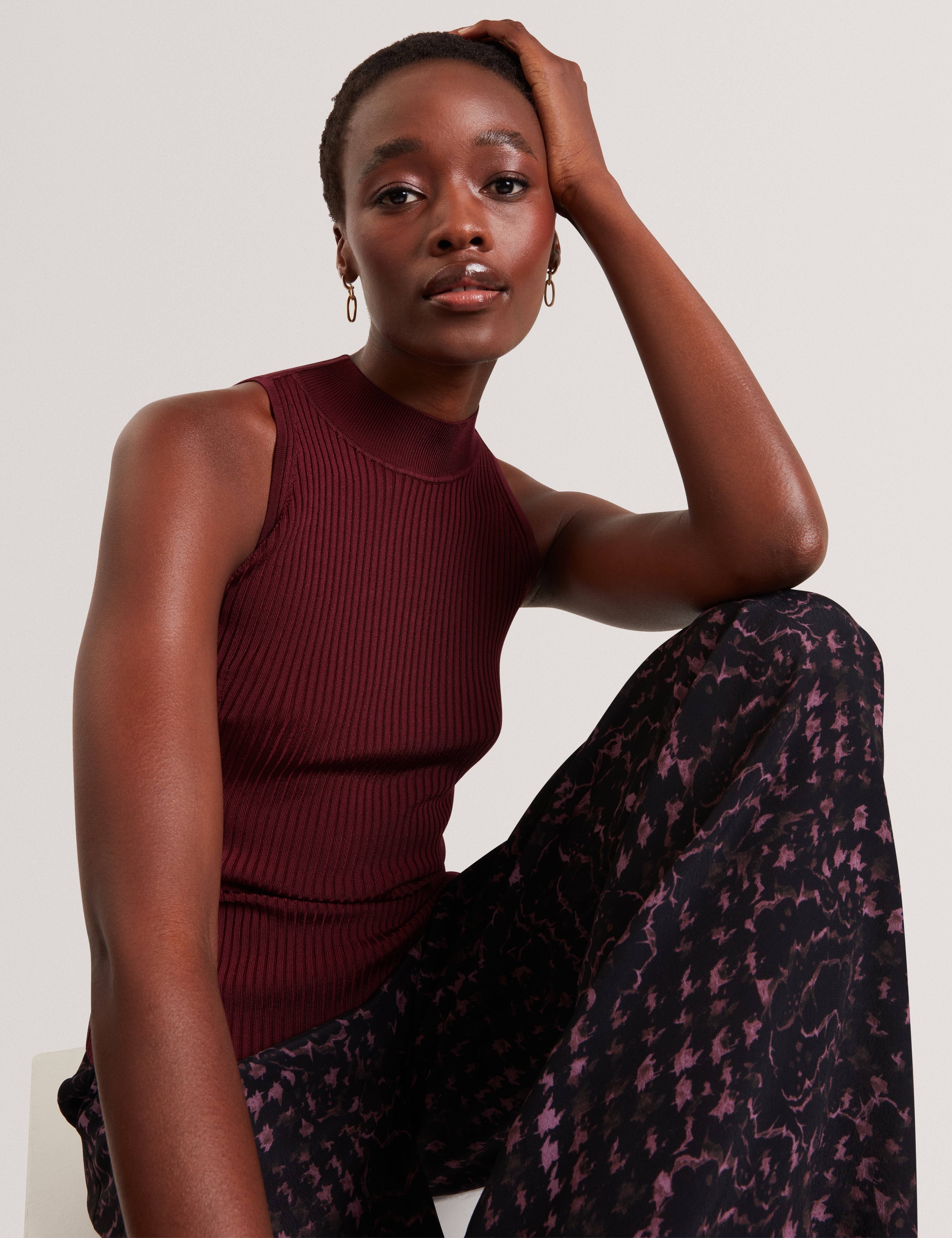 Rulza High Neck Knitted Sleeveless Top Maroon