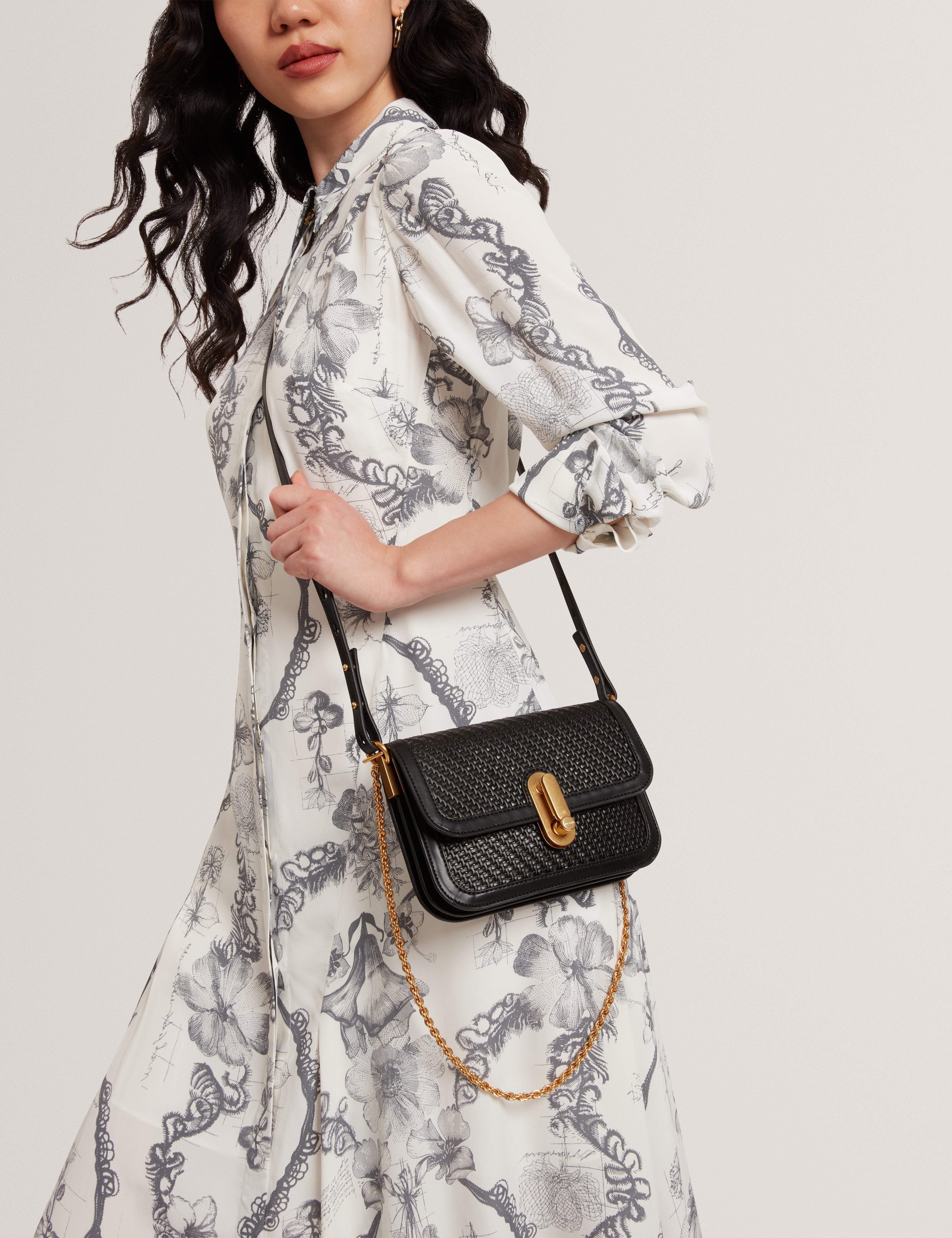 Warnerr Twist Lock Detail Woven Embossed Saddle Black