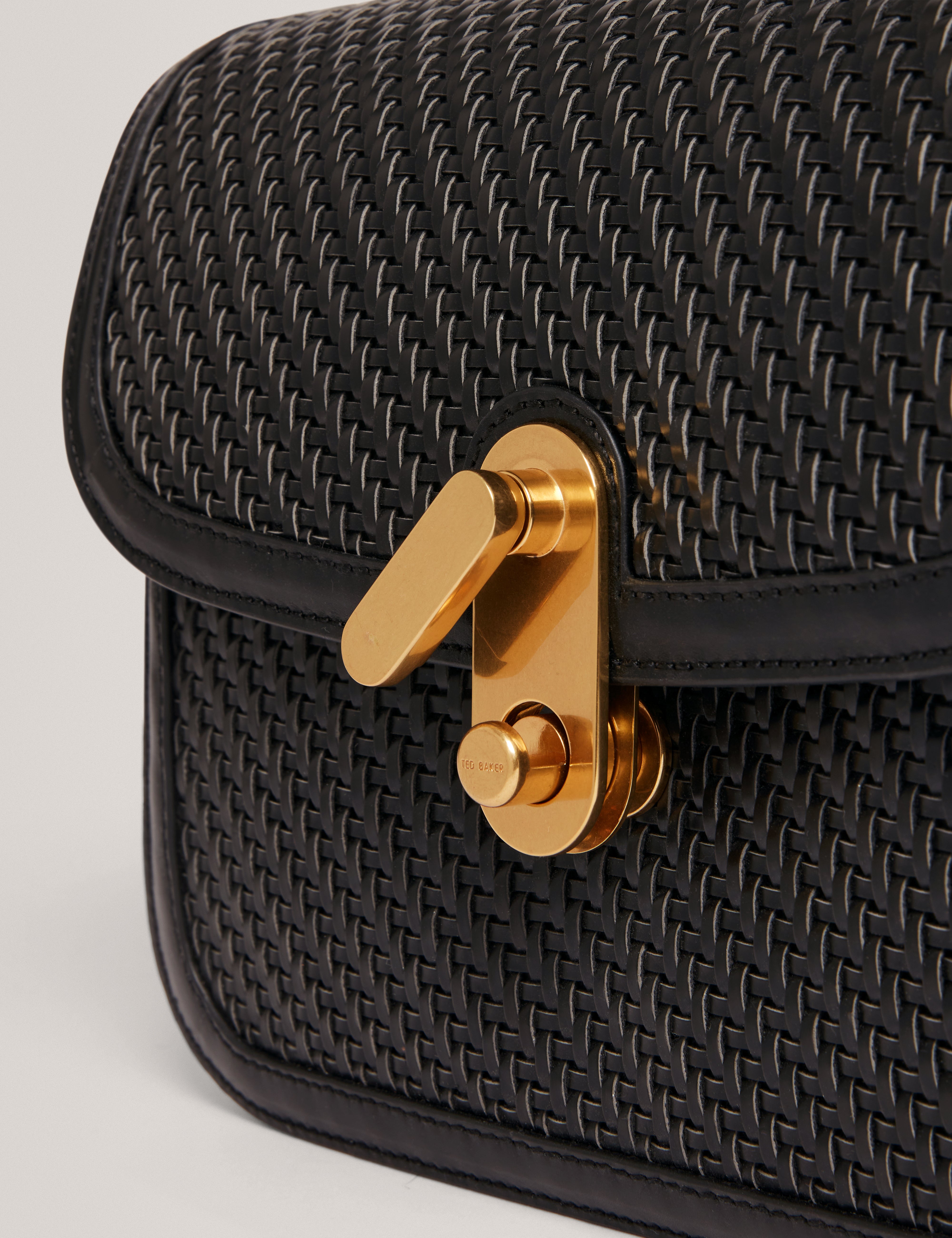 Warnerr Twist Lock Detail Woven Embossed Saddle Black