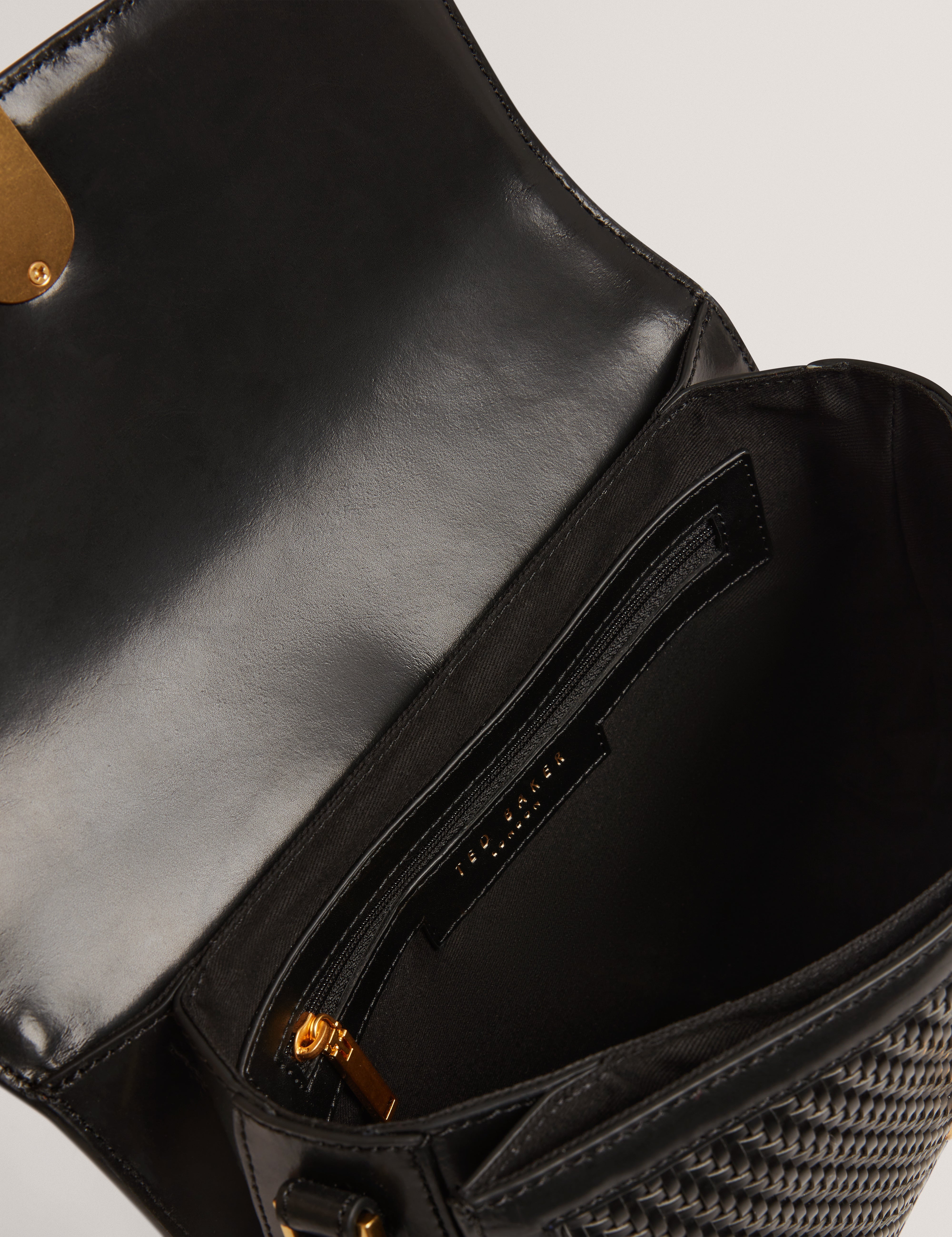 Warnerr Twist Lock Detail Woven Embossed Saddle Black