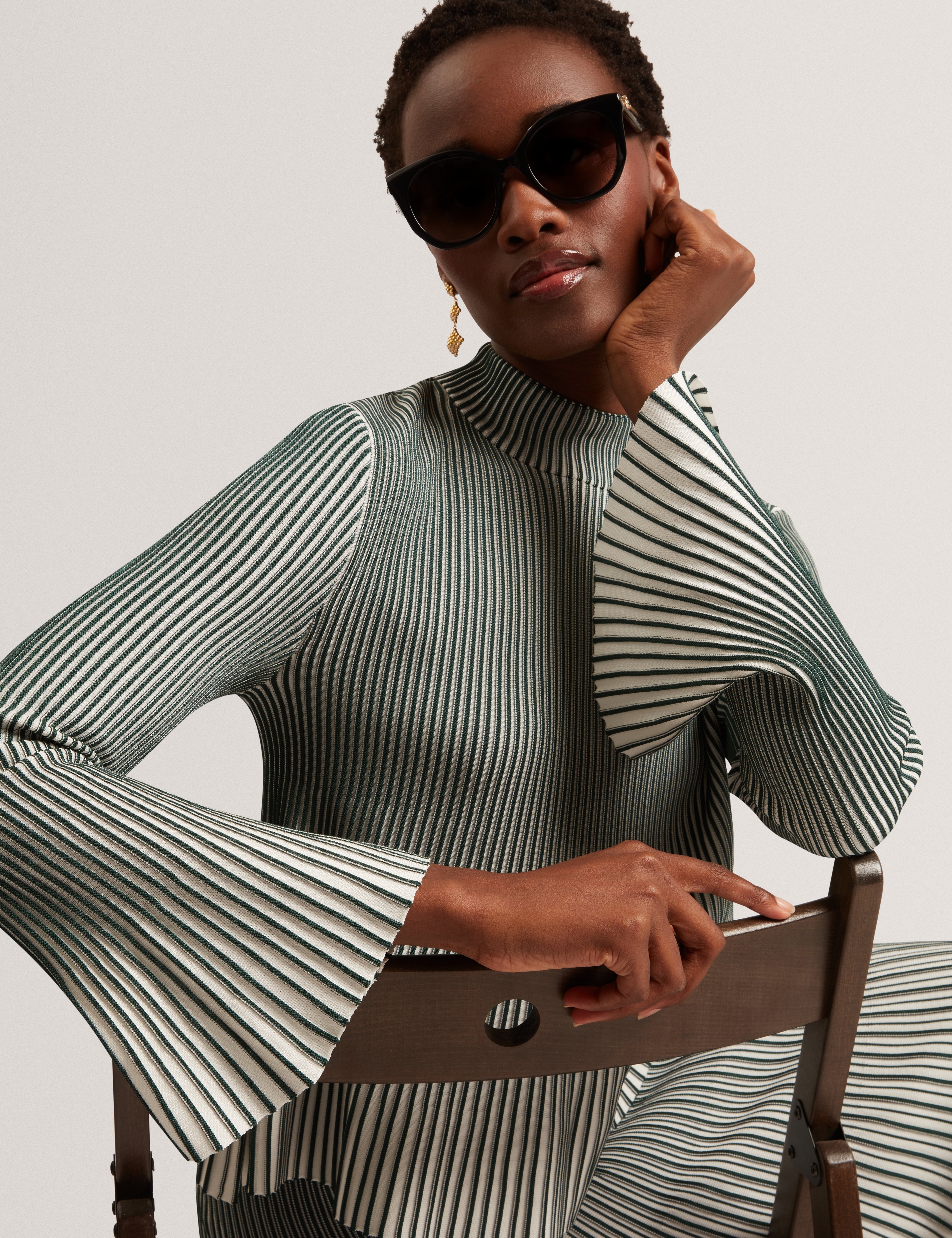 Aeris Ribbed Top With Fluted Hem And Sleeves Dk-Green