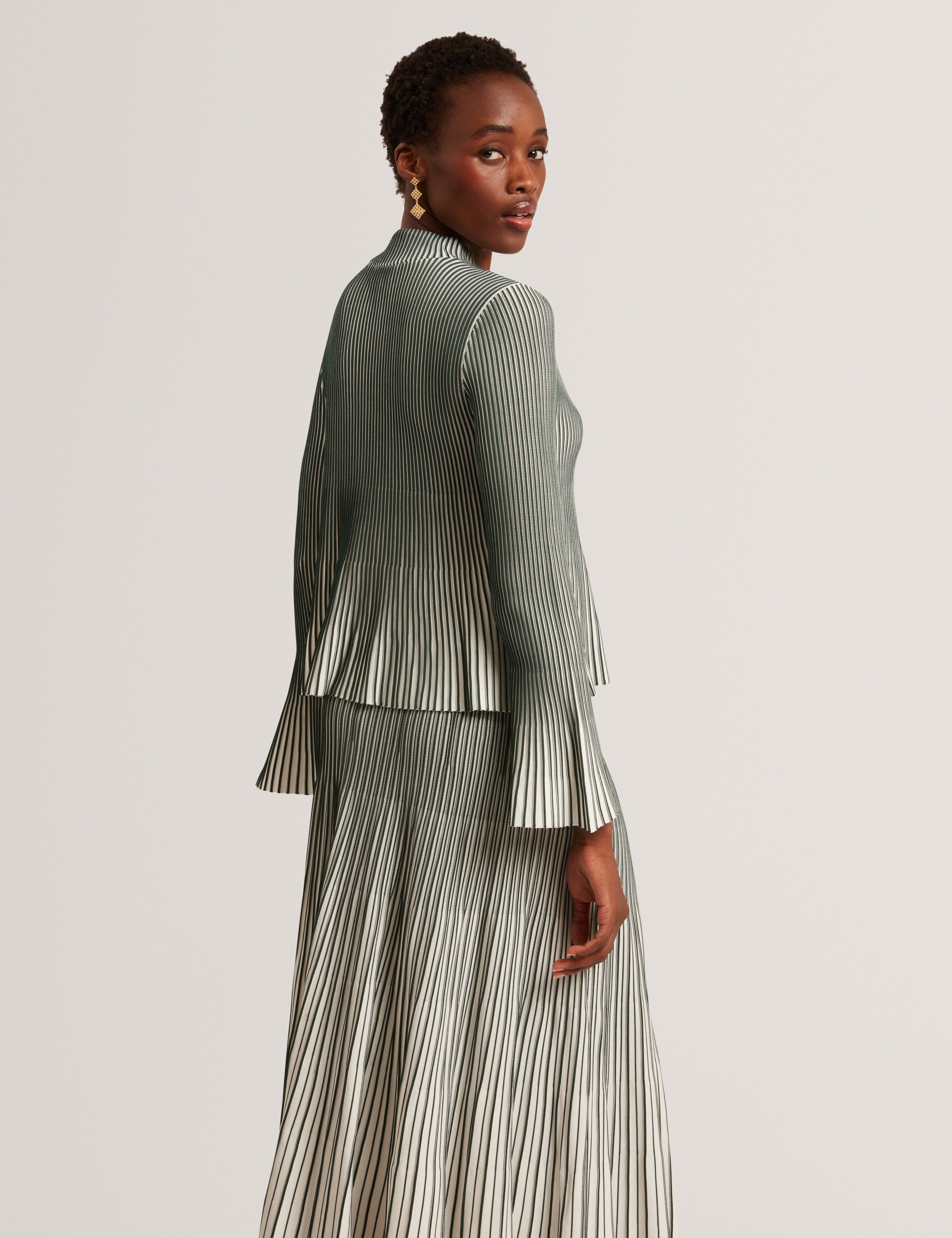 Aeris Ribbed Top With Fluted Hem And Sleeves Dk-Green