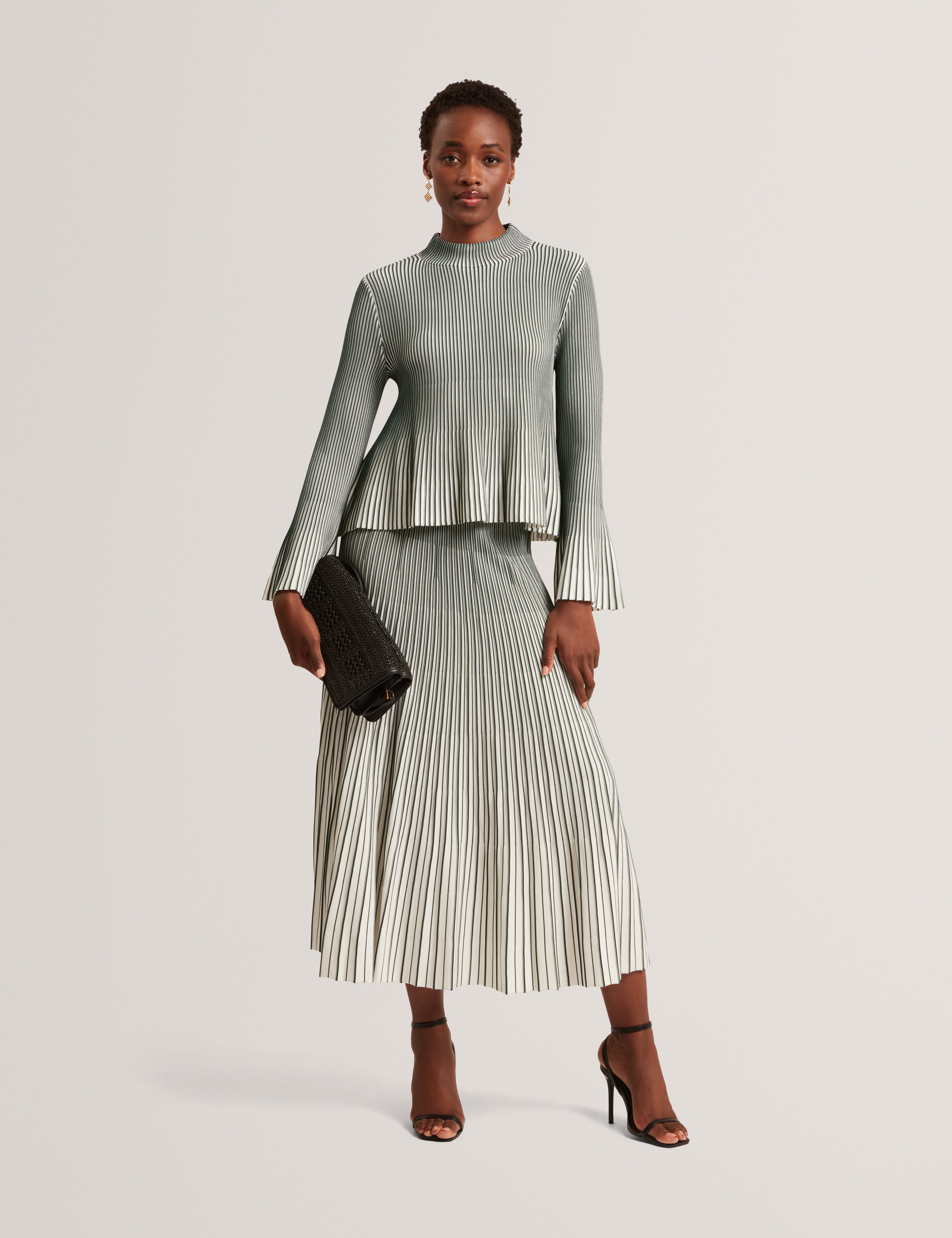 Aeris Ribbed Top With Fluted Hem And Sleeves Dk-Green