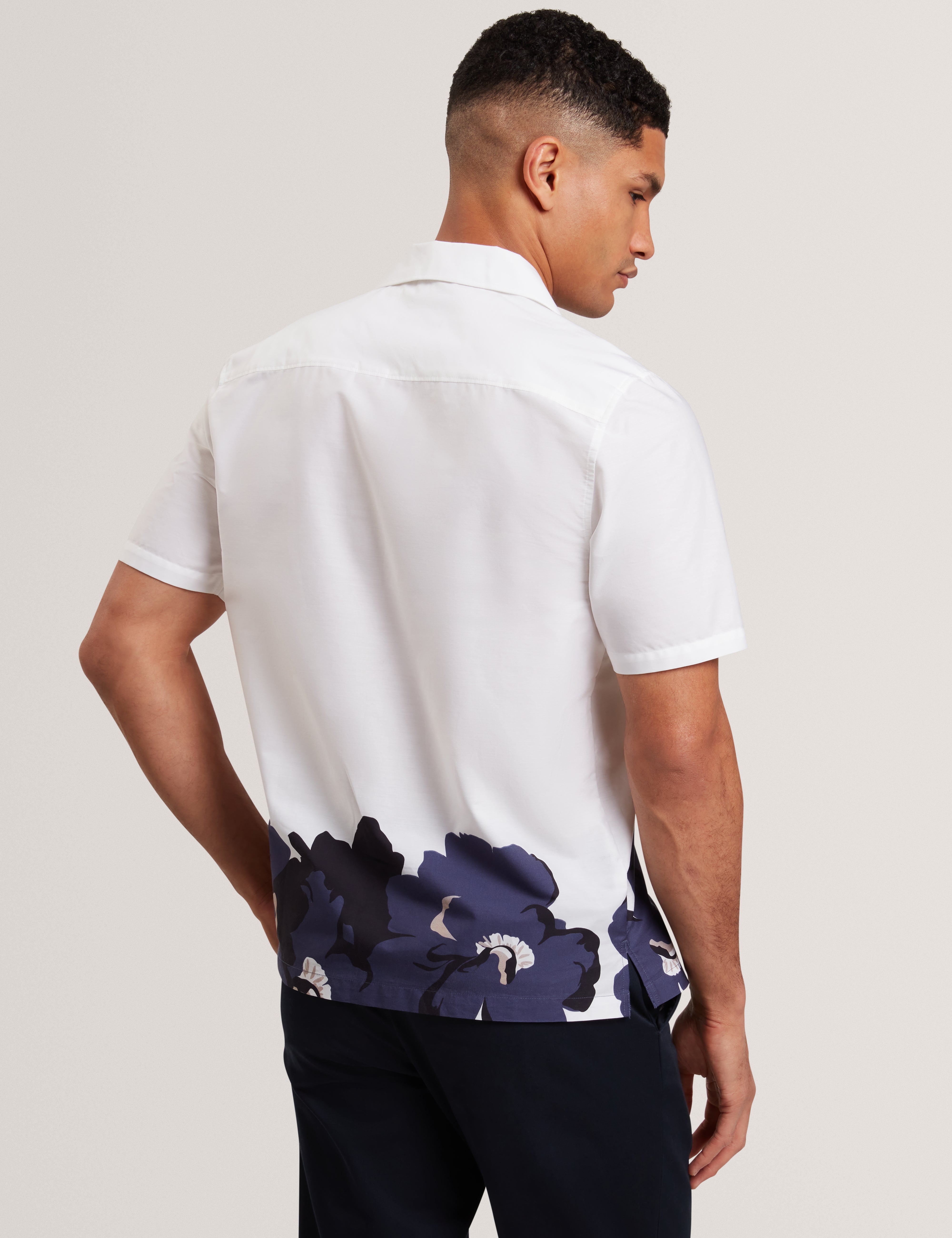 Biscarn Short Sleeve Relaxed Placement Floral Shirt White